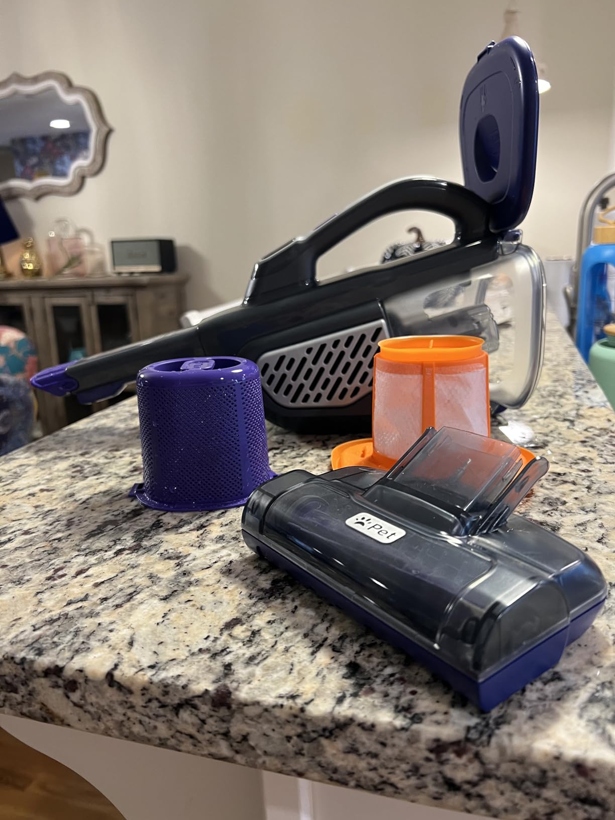 BLACK+DECKER dustbuster furbuster Pet Hair Vacuum with Motorized Pet Hair Brush, Handheld Vacuum Cordless for Home and Car, Rechargeable, Portable, Powerful Suction, AdvancedClean (HHVK515JP07) customer photo 2