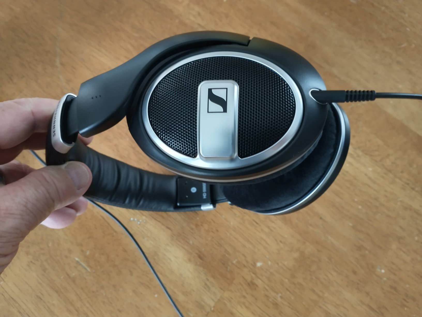 Sennheiser HD 599 SE Open-Back Wired Headphones,Comfortable Fit, Black customer photo 2