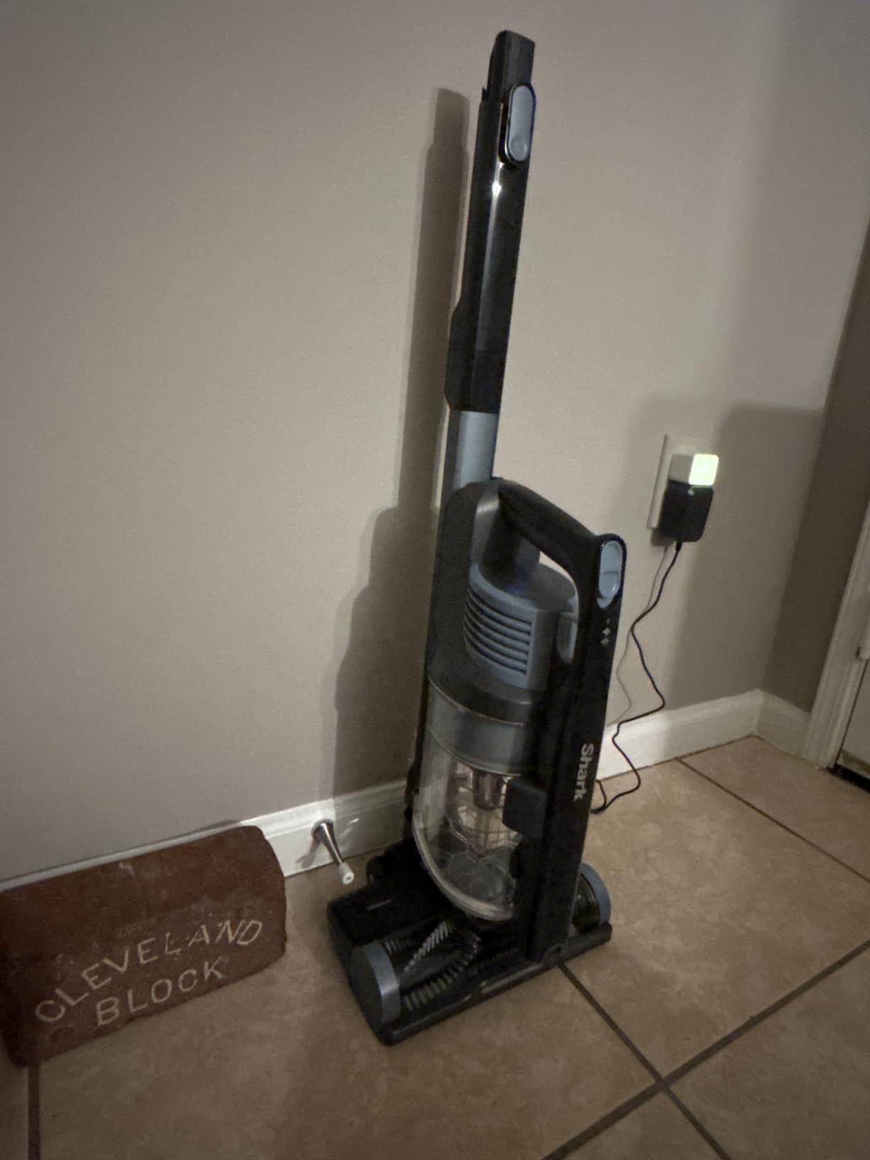 Shark Pet Cordless Stick Vacuum | HyperVelocity Suction, XL Dust Cup, LED Headlights | 40-Min Runtime | IX141 customer photo 1