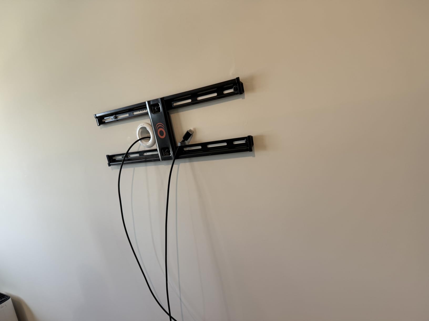 ECHOGEAR Wall Mount TV Bracket for TVs Up to 90 Inch - Low Profile Design Tilts to Eliminate Glare - Includes Drilling Template and Can Be Leveled After Install - UL Listed customer photo 2