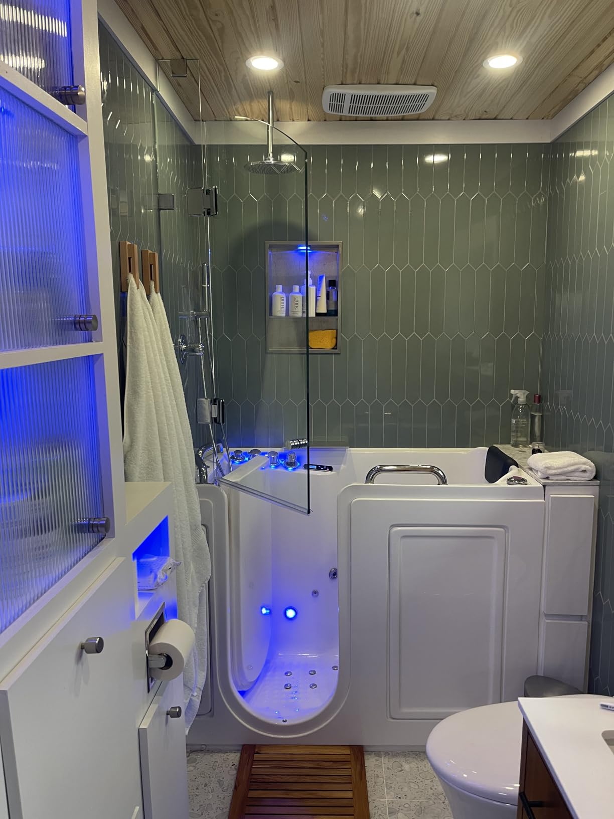 ANZZI Walk In Tub, 27 X 53 In, Left Drain, 12 Whirlpool & 18 Air Jets | Soothing Hydrotherapy Targeted 12 And 18 Acu Stream Work, Integrated Grab Bars Slip Resistant Flooring customer photo 1