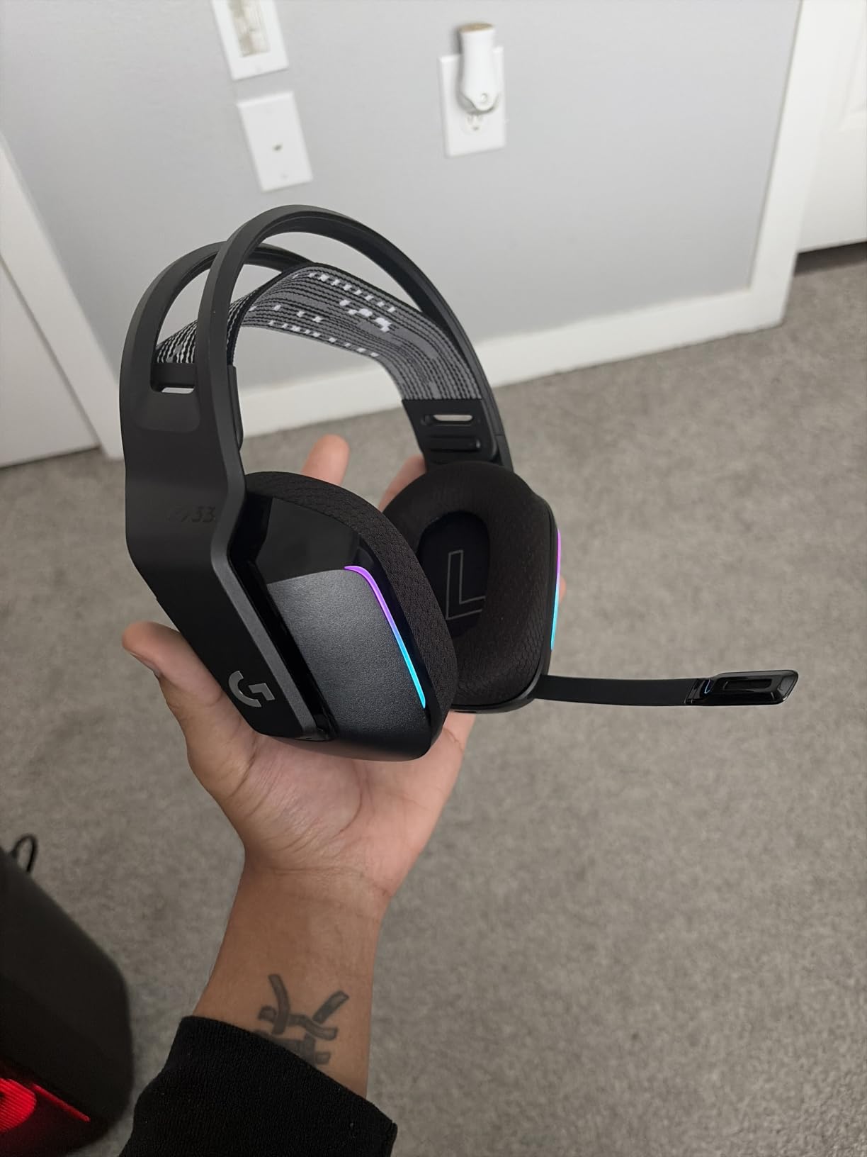 Logitech G733 Lightspeed Wireless Gaming Headset, Suspension Headband, Lightsync RGB, Blue VO!CE Mic, PRO-G Audio customer photo 2