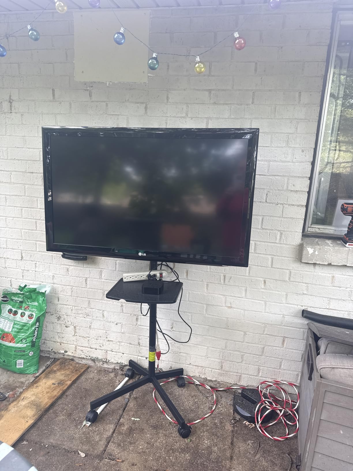 PERLESMITH Rolling TV Stand on Wheels for 32-83 Inch Screens up to 110 lbs, Mobile TV Cart Height Adjustable Portable Outdoor TV Stand Tilt Rolling TV Cart with Shelf Max VESA 600x400mm PSTVMC03 customer photo 2