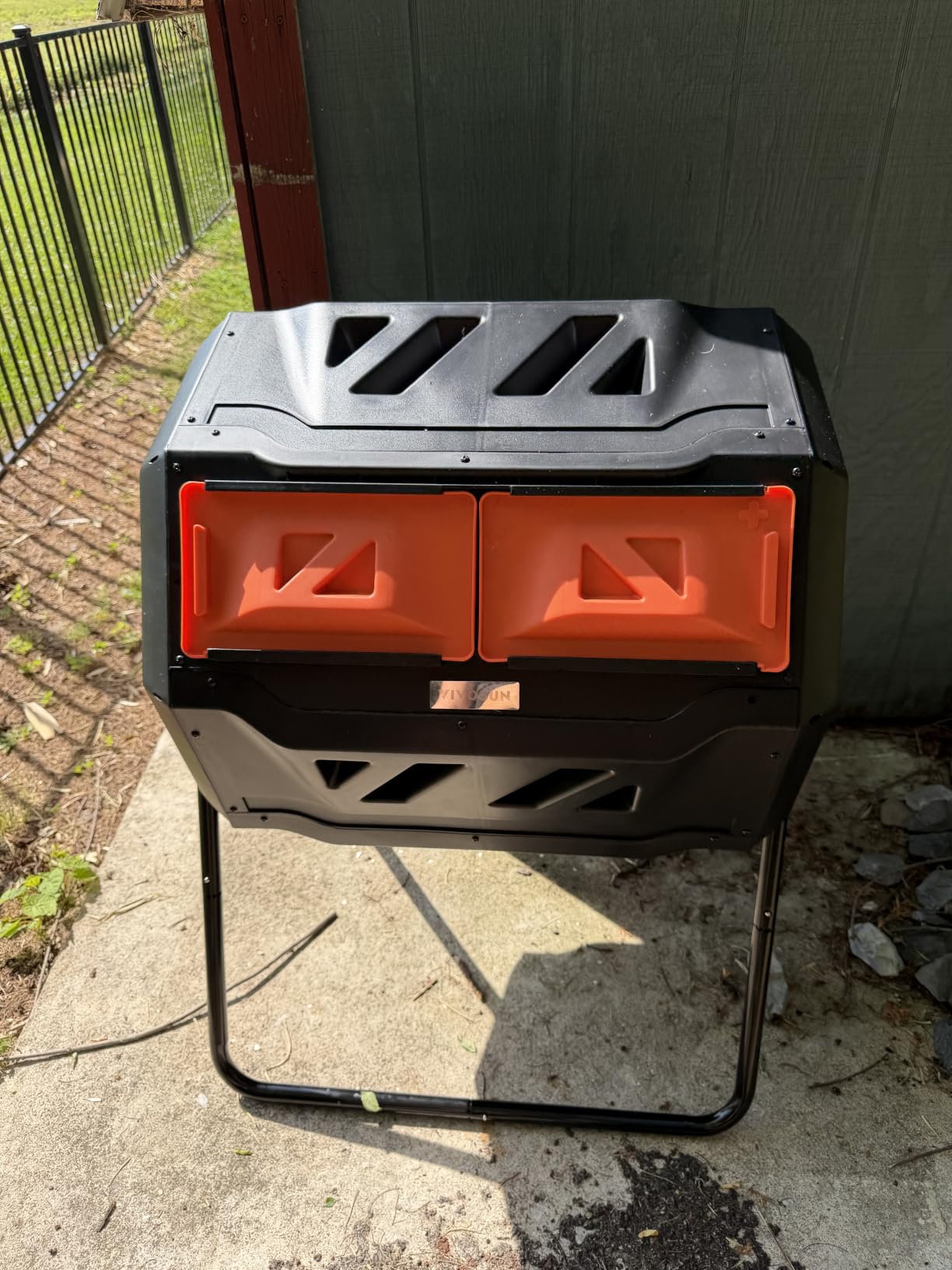 VIVOSUN Outdoor Tumbling Composter Dual Rotating Batch Compost Bin, 43 Gallon Black Door customer photo 1