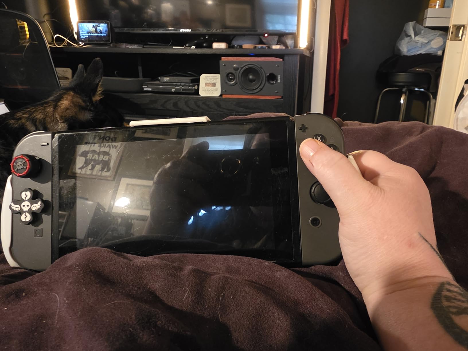 OIVO Switch Grip with Upgraded Adjustable Stand, Asymmetrical Grip with Adjustable Stand and 5 Game Slots-4 Thumb Caps Included, Black, Interactive Gaming Figures customer photo 1