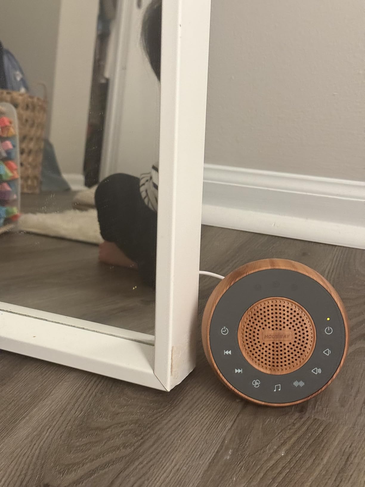 Housbay White Noise Machine with 31 Soothing Sounds, 5W Loud Stereo Sound, Auto-Off Timer, Adjustable Volume, Sleep Sound Machine for Baby, Kid, Adult - Wood Grain customer photo 2