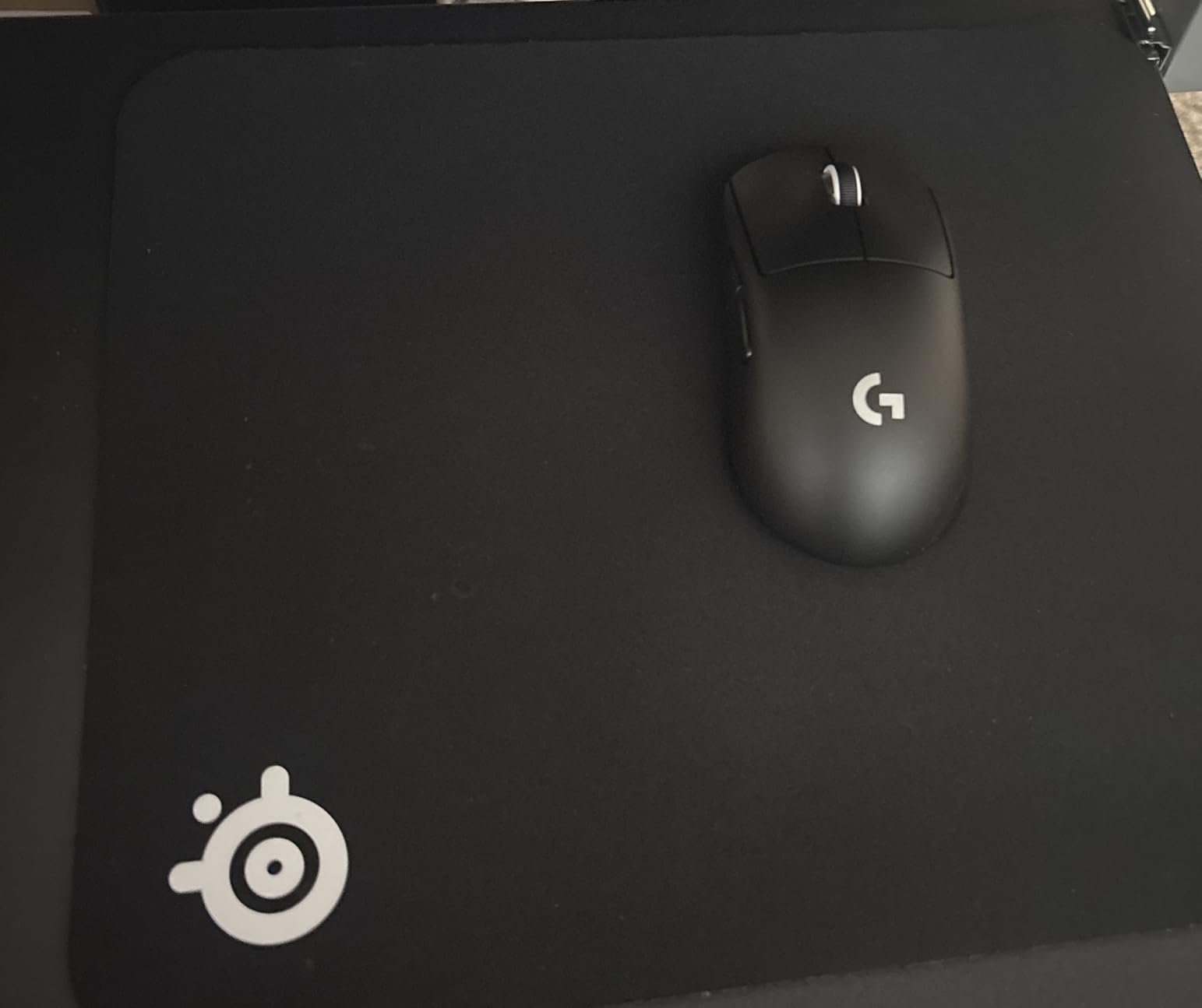 Logitech G PRO X Superlight Wireless Gaming Mouse, Ultra-Lightweight, Hero 25K Sensor, 25,600 DPI, 5 Programmable Buttons, Long Battery Life, Compatible with PC/Mac - Black customer photo 2
