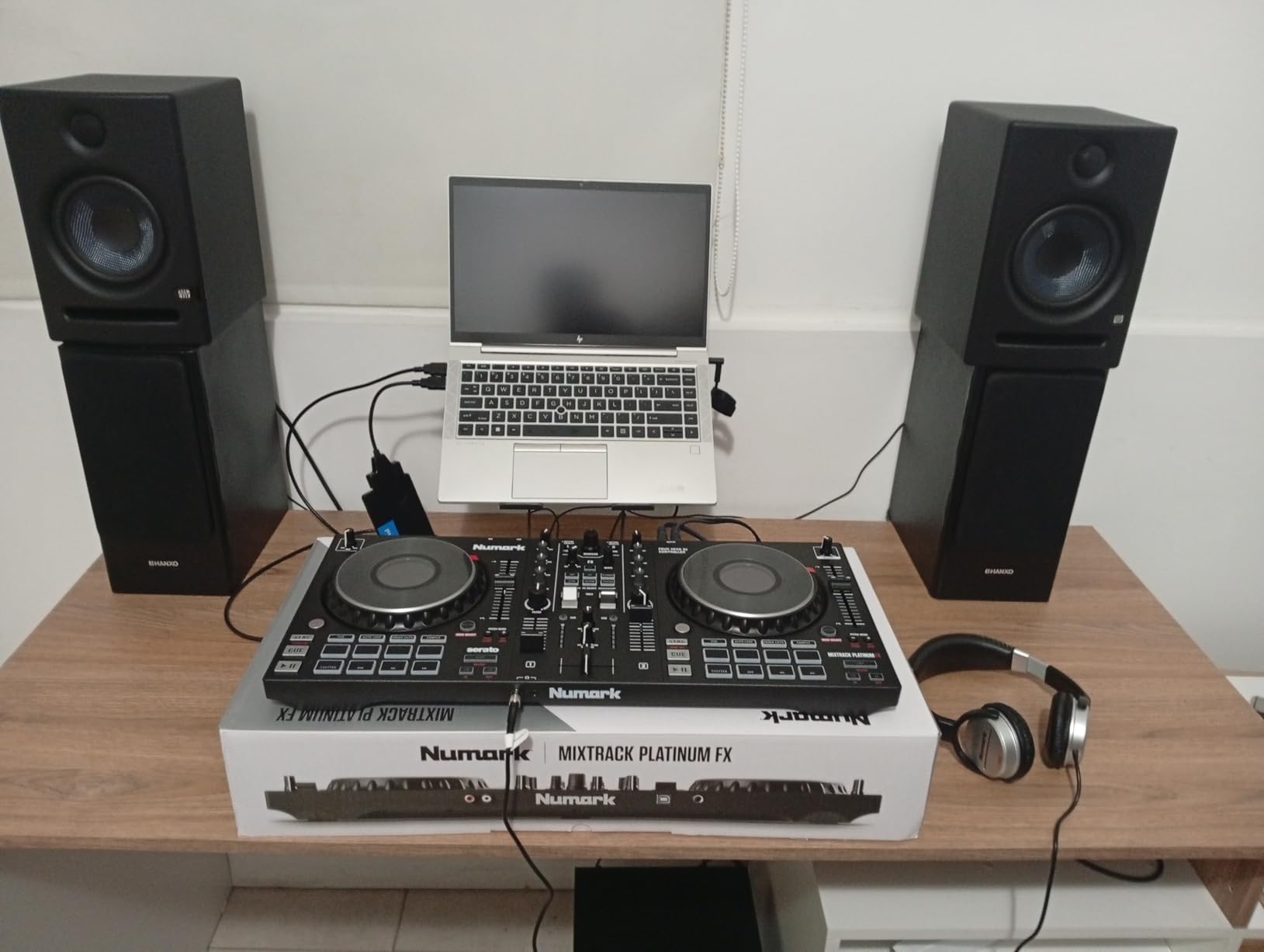 Numark Mixtrack Platinum FX Serato DJ Controller with Jog Wheel Displays, 4 Decks, Mixer, Effects Paddles and Audio Interface customer photo 2