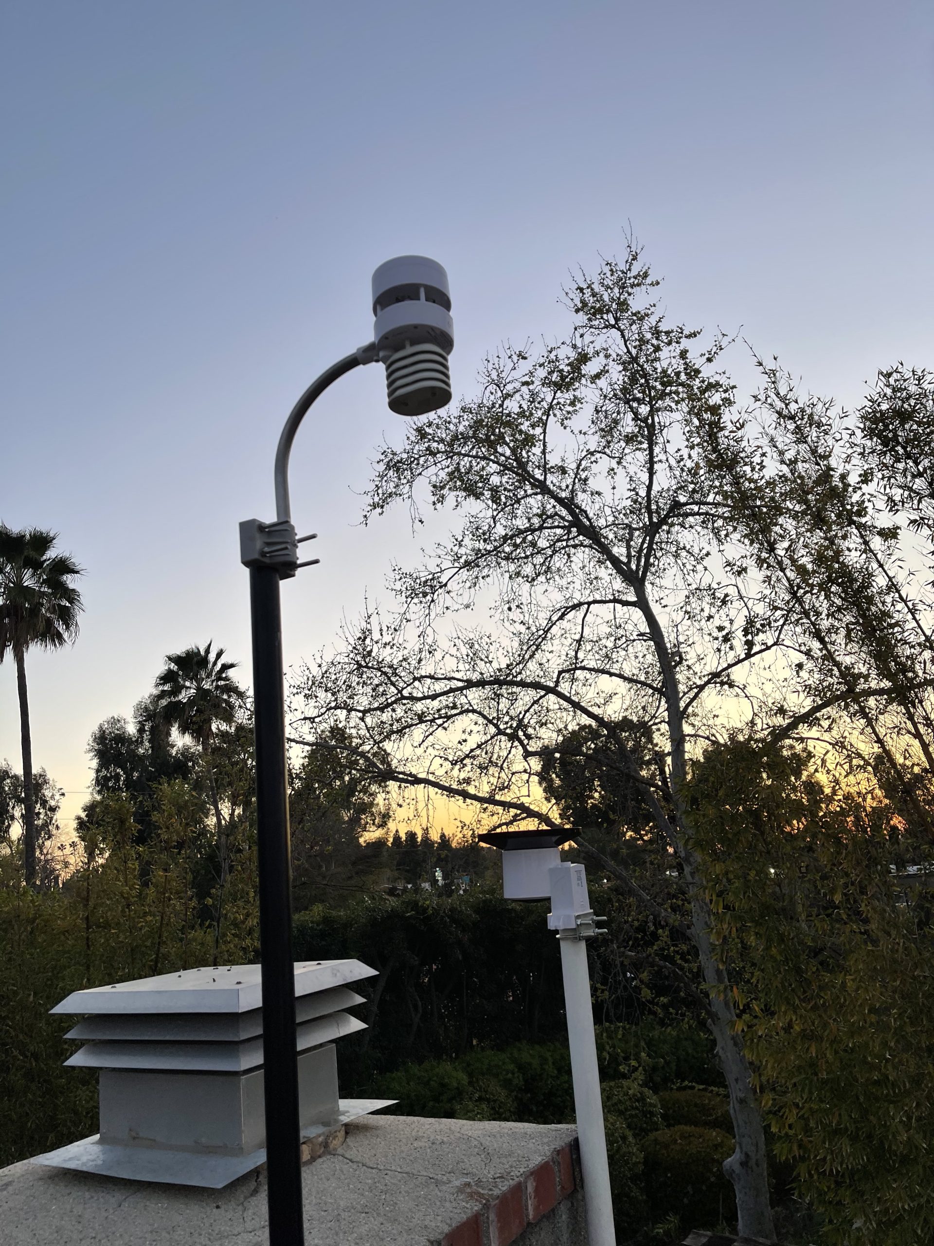 Ambient Weather WS-5000 Ultrasonic Smart Weather Station with TFT Full Color LCD Display customer photo 2