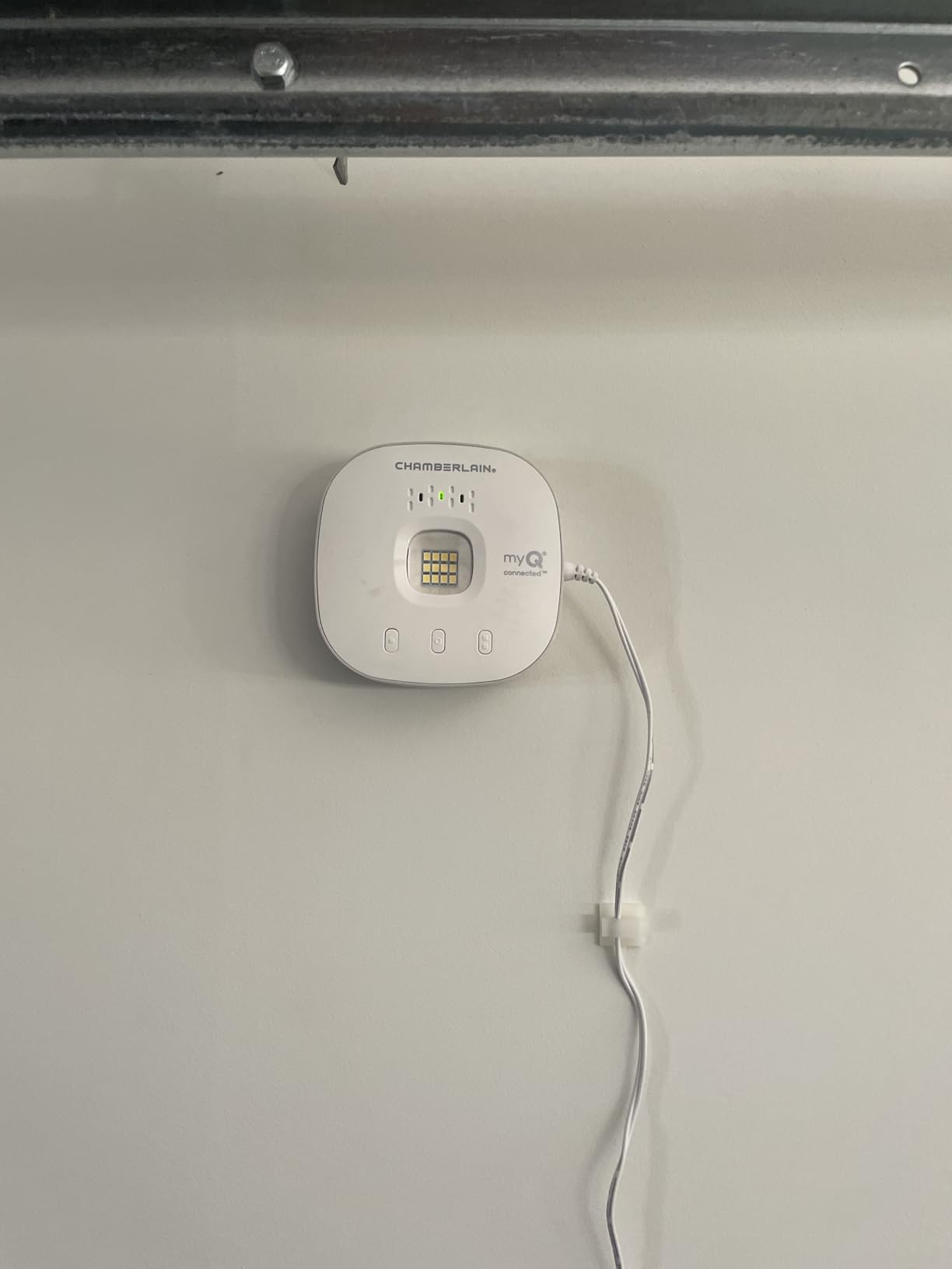 CHAMBERLAIN Smart Garage Control - Wireless Garage Hub and Sensor with Wifi & Bluetooth - Smartphone Controlled, myQ-G0401-ES, White customer photo 1