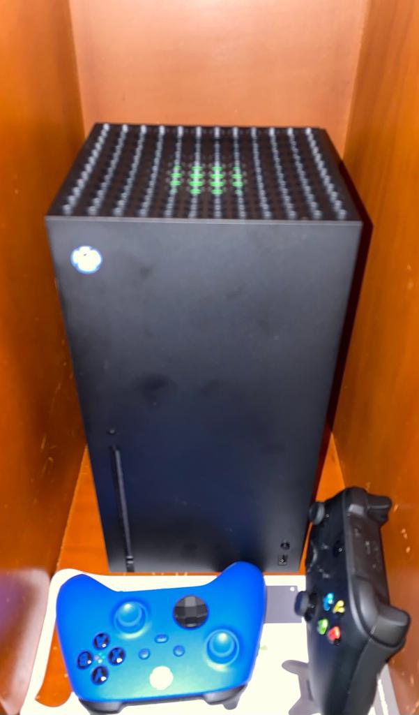 Xbox Series X - Gaming Console - 1TB SSD - Includes Wireless Controller - 4K Gaming - 120FPS - Carbon Black customer photo 2
