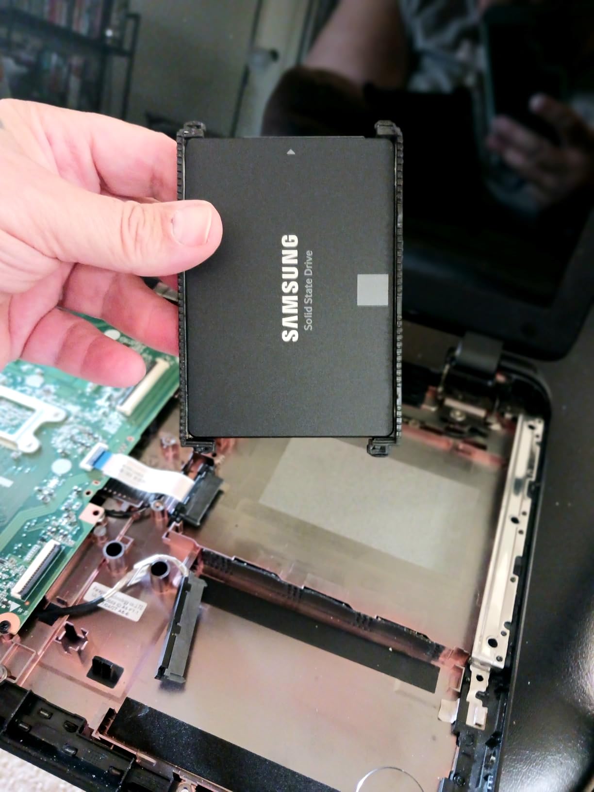 Samsung SSD 870 EVO SATA III 2.5” 1TB, Read Speeds Up to 560MB/s | SATA Internal Solid State Drive, Upgrade PC or Laptop Memory & Storage for IT Pros, Creators, Everyday Users (MZ-77E1T0B/AM) customer photo 2