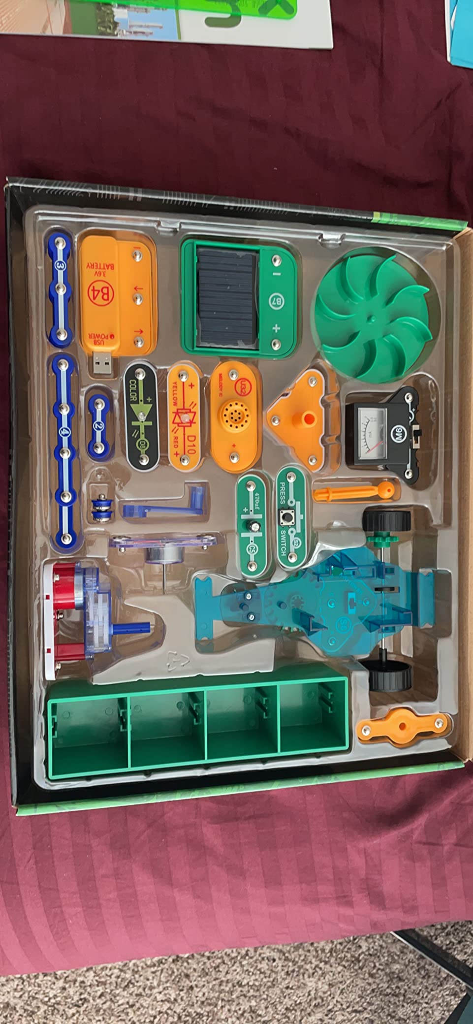 Snap Circuits Green Energy Electronics Exploration Kit, Over 125 Exciting STEM Projects, 45+ Snap Circuits Parts, STEM Educational Toys for Kids 8+ customer photo 2