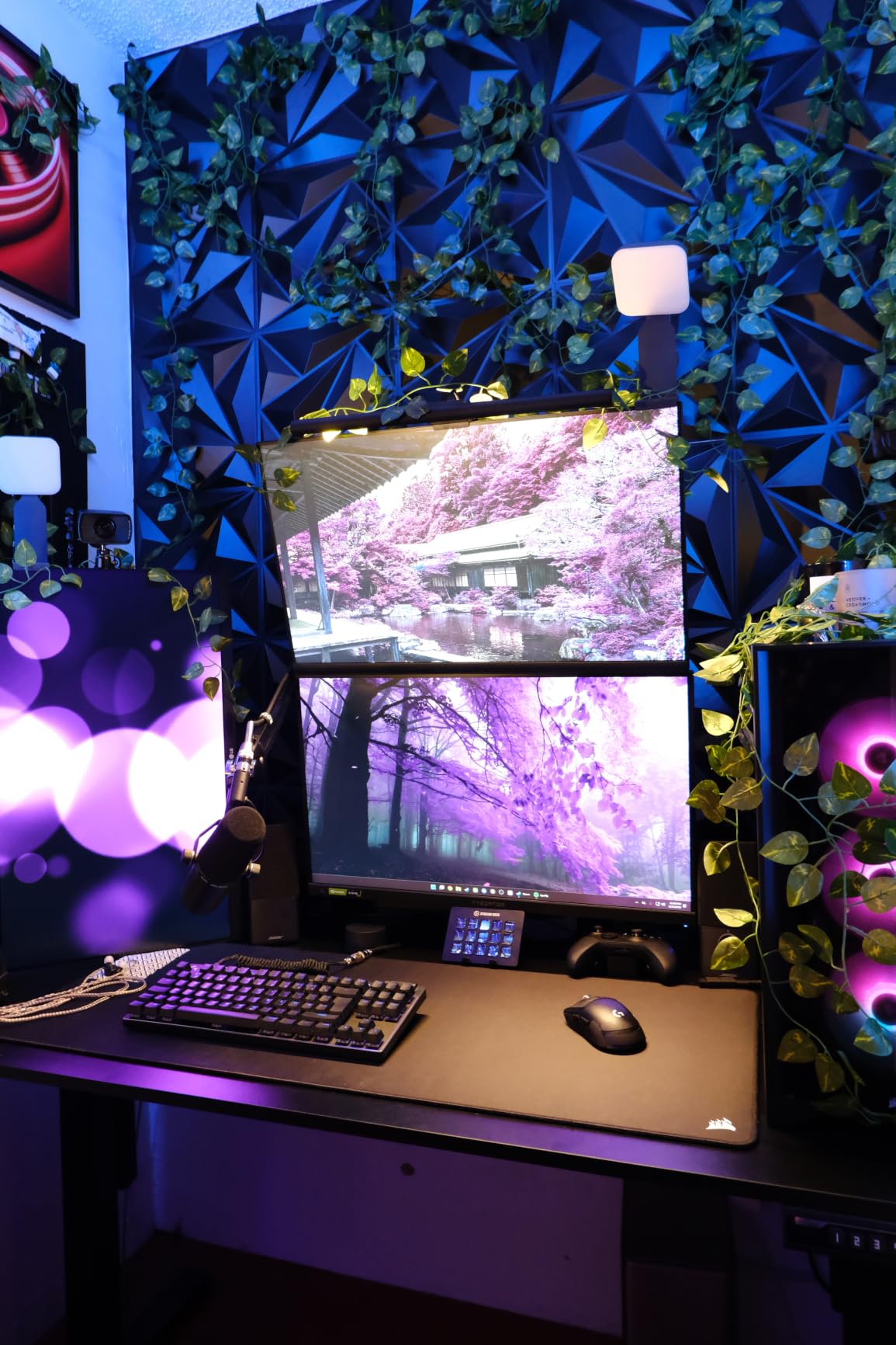 Logitech for Creators Litra Glow Premium LED Streaming Light - Graphite customer photo 1