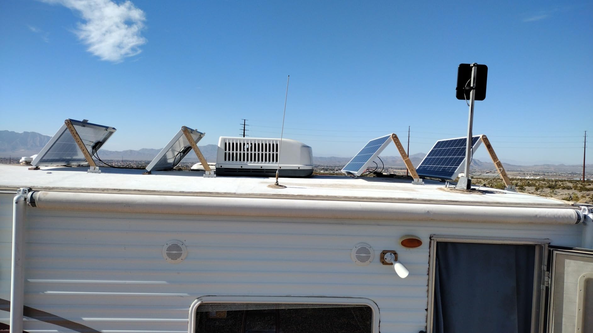 ECO-WORTHY 200 Watts 12 Volt/24 Volt Solar Panel Kit with High Efficiency Monocrystalline Solar Panel and 30A PWM Charge Controller for RV, Camper, Vehicle, Caravan and Other Off Grid Applications customer photo 1