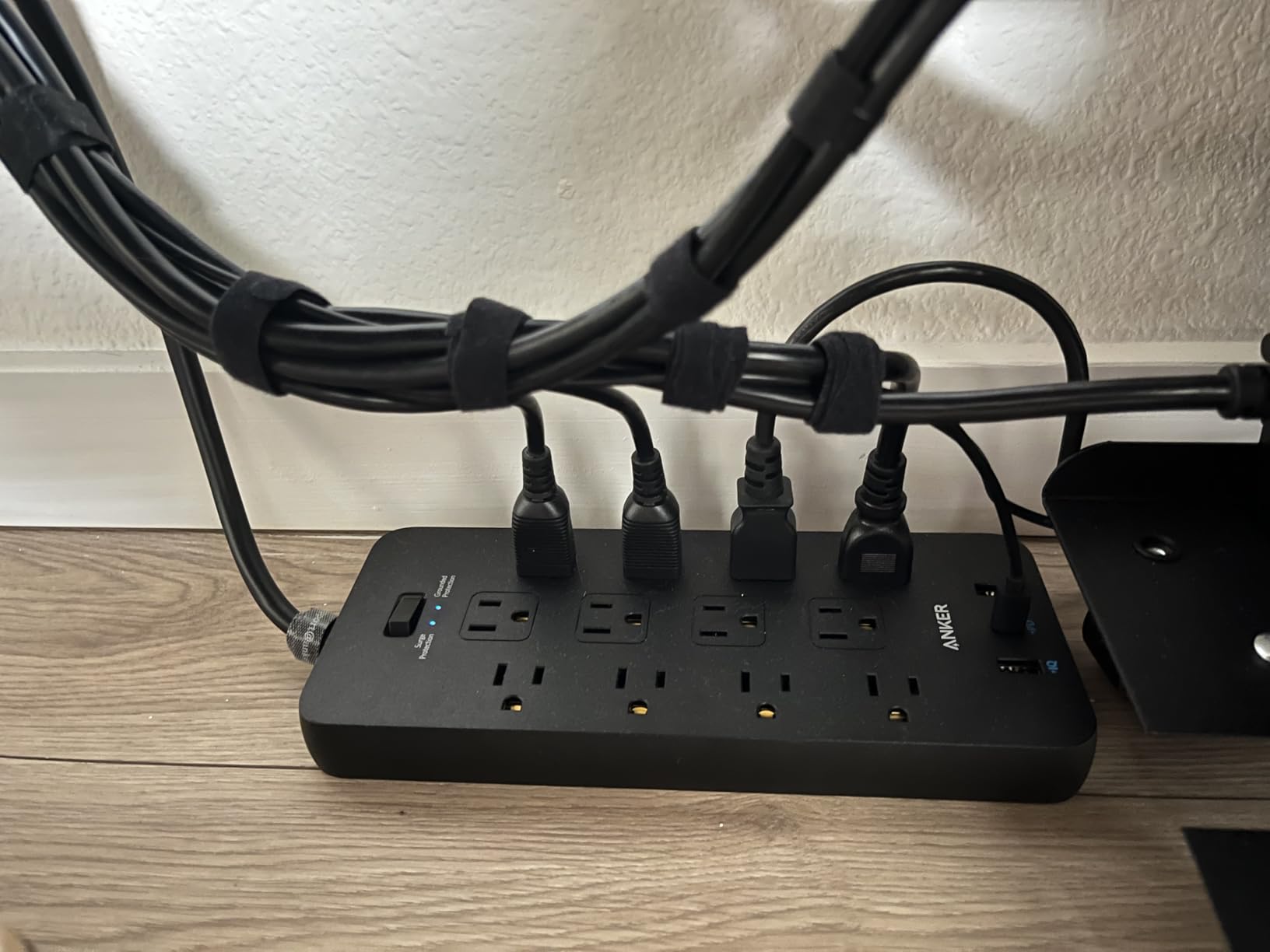 Anker Power Strip with 2100J Surge Protector, Outlet Extender, 20W, 12 AC customer photo 2