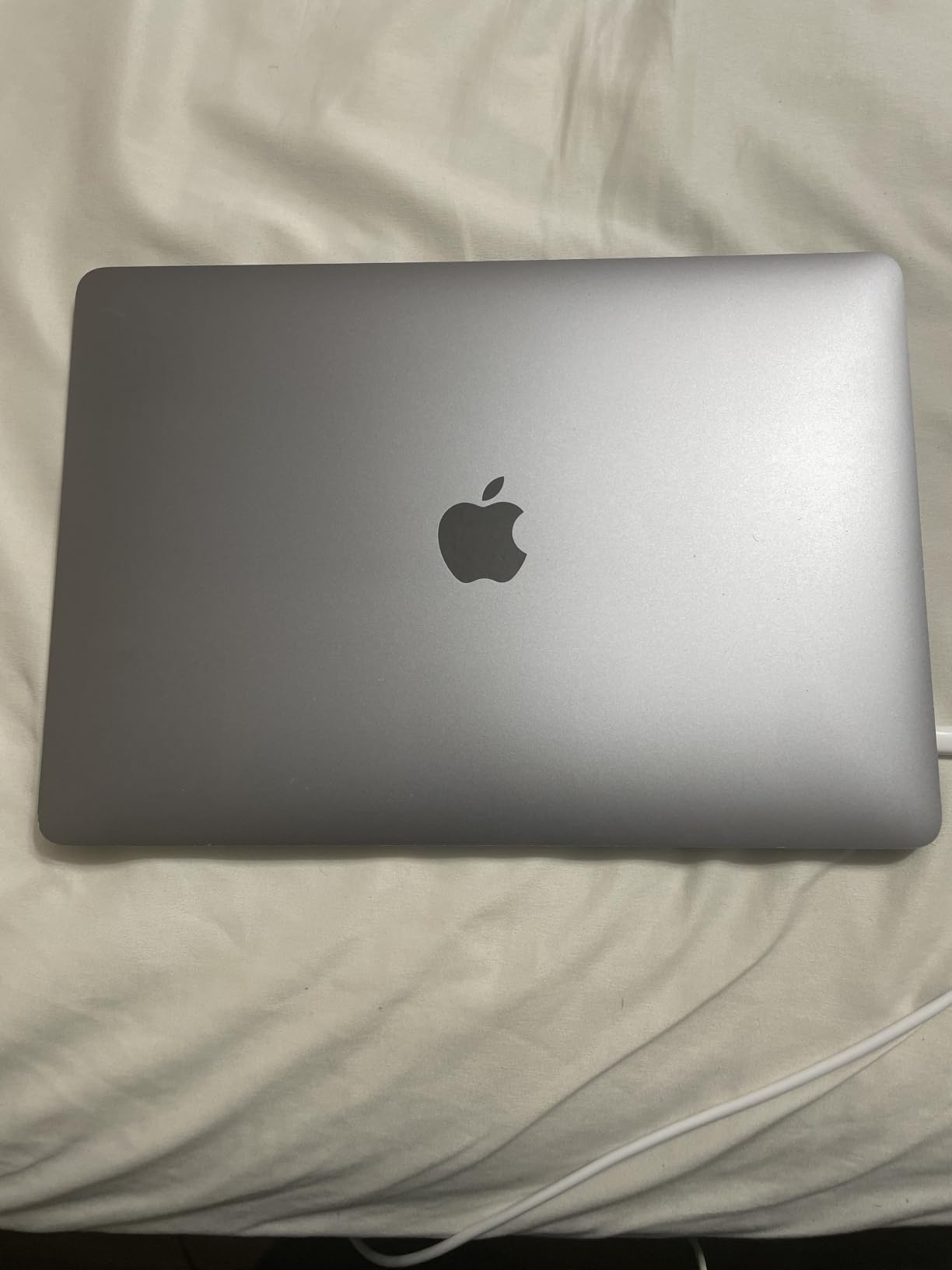 Late 2020 Apple MacBook Air with Apple M1 Chip (13.3 inch, 16GB RAM, 512GB SSD) Space Gray (Renewed) customer photo 1