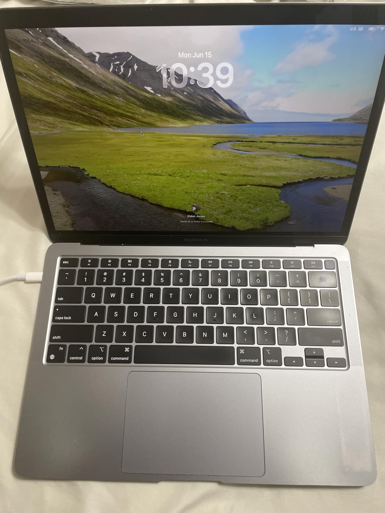 Late 2020 Apple MacBook Air with Apple M1 Chip (13.3 inch, 16GB RAM, 512GB SSD) Space Gray (Renewed) customer photo 2