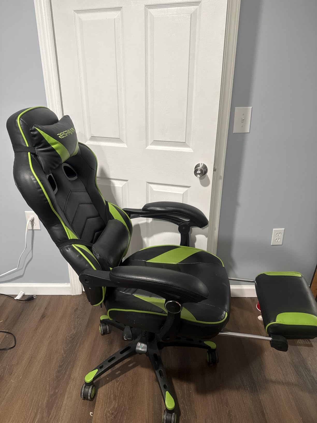 Respawn 110 Ergonomic Gaming Chair - Reclining Office Video Game Swivel Chair with Lumbar Support, Headrest, Heavy Duty, High Back, Racing Style Gaming Recliner Seat for Computer Gamer - Gray Fabric customer photo 2