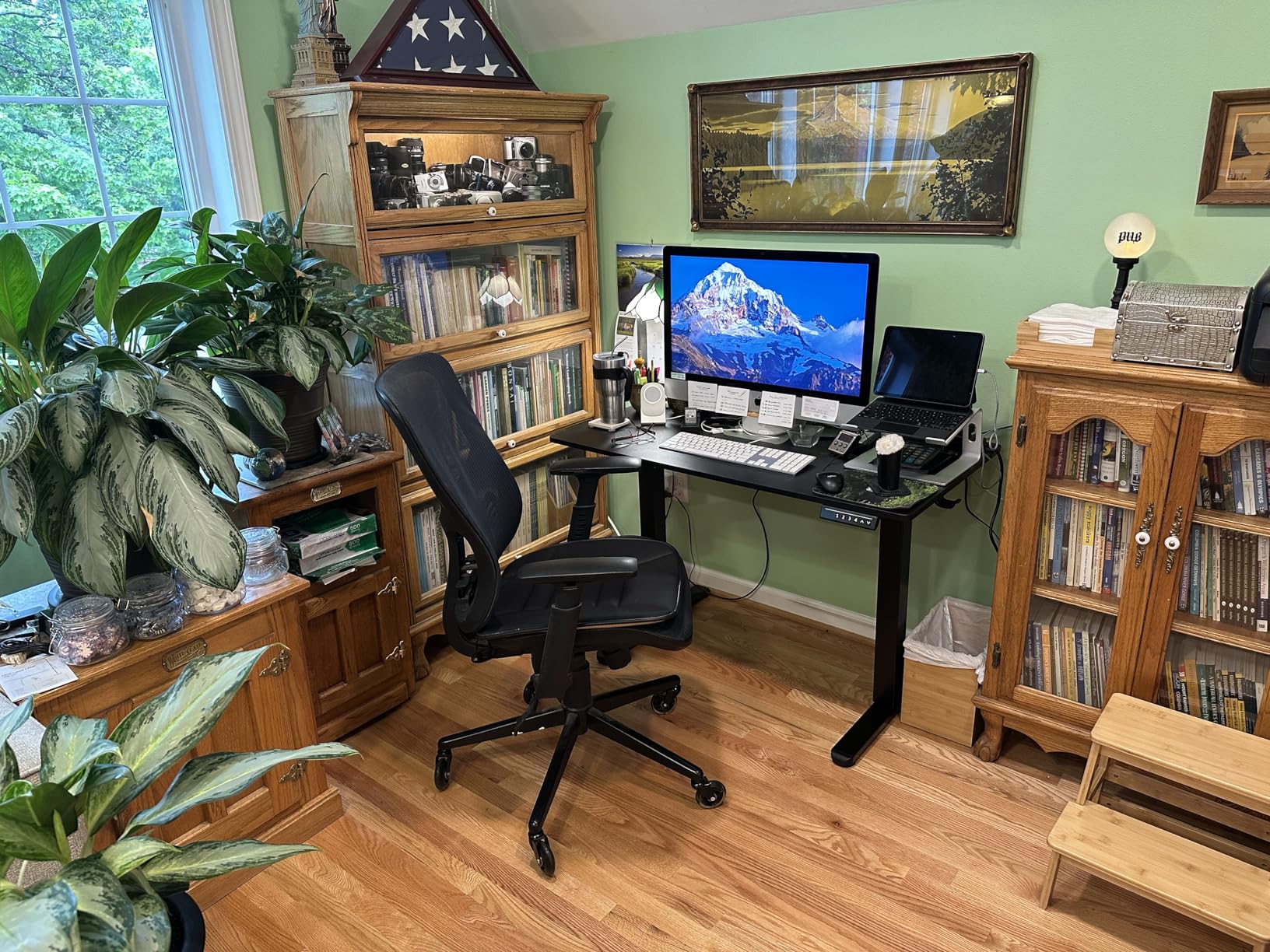 ErGear Height Adjustable Electric Standing Desk, 48 x 24 Inches Sit Stand up Desk, Memory Computer Home Office Desk, Black customer photo 2