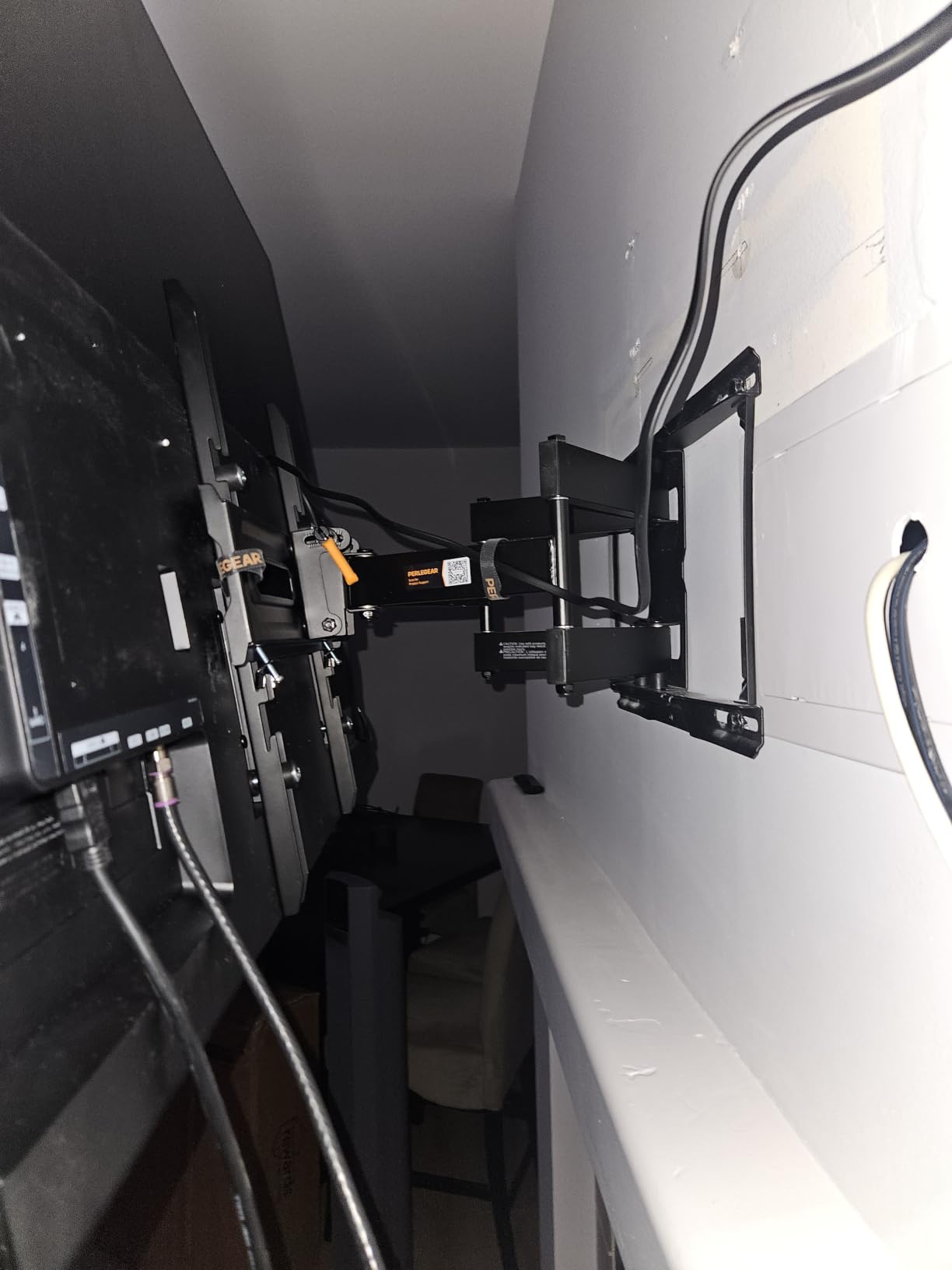 Perlegear UL Listed Full Motion TV Wall Mount for 42-90 inch TVs up to 132lbs, Heavy Duty with Dual Articulating Arms, Tool-Free Smooth Tilt, Swivel, Max VESA 600x400mm, PGLF8 customer photo 1