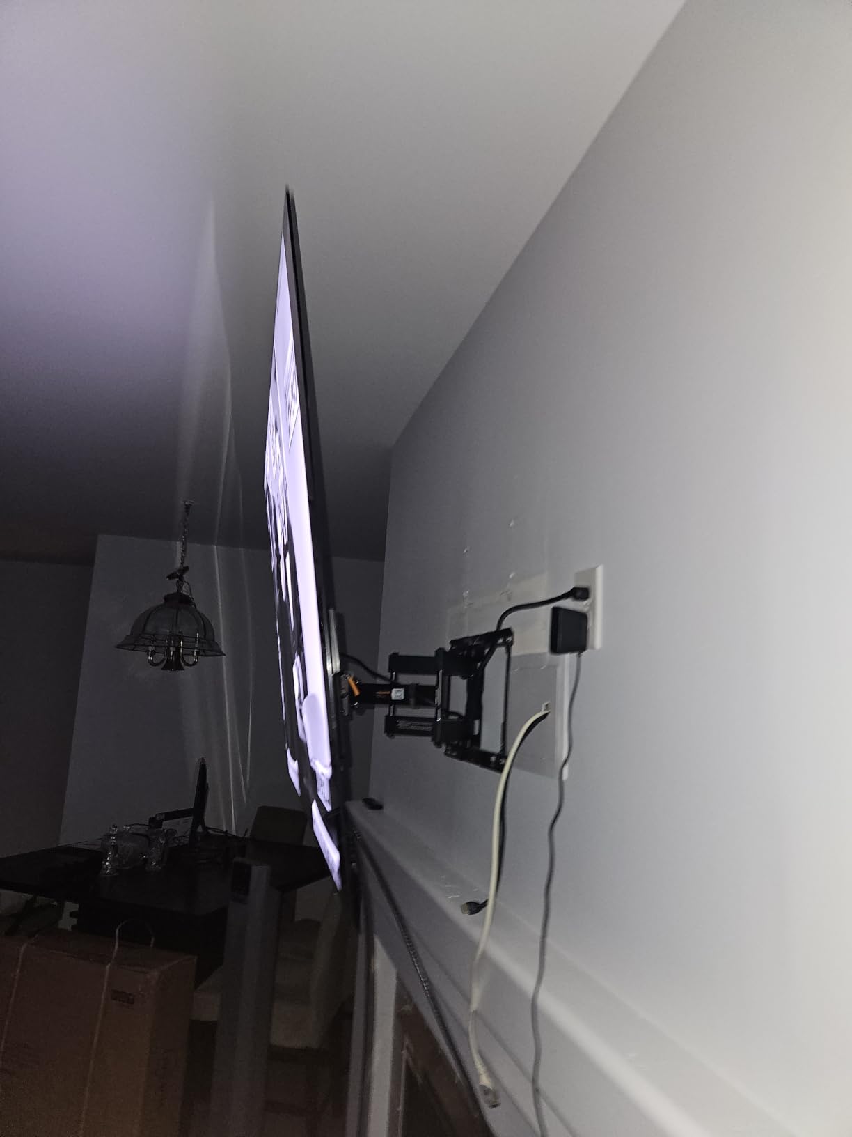 Perlegear UL Listed Full Motion TV Wall Mount for 42-90 inch TVs up to 132lbs, Heavy Duty with Dual Articulating Arms, Tool-Free Smooth Tilt, Swivel, Max VESA 600x400mm, PGLF8 customer photo 2