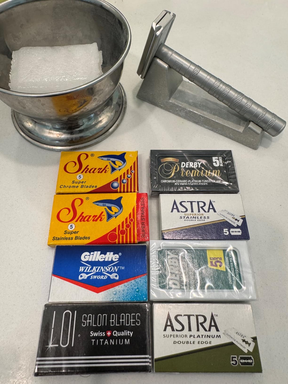Henson Shaving Razor - Tan Double Edge Safety Razor with 5 Spare Blades - 30 Angled Precision With Superior Blade Rigidity- Reusable Single Blade Razors For Men and Women - Mild Aggression customer photo 2