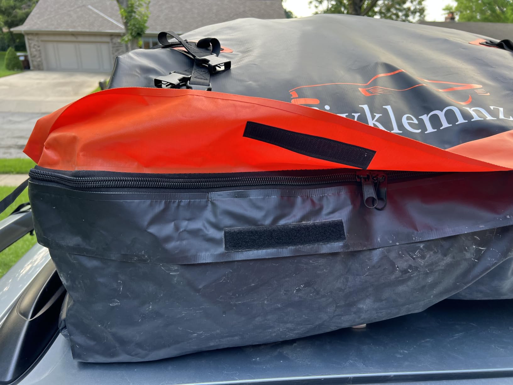 FIVKLEMNZ 21 Cubic Car Rooftop Cargo Carrier Roof Bag Waterproof for All Top of Vehicle with/Without Rack Includes Topper Anti-Slip Mat + Reinforced Straps + 6 Door Hooks + Luggage Lock customer photo 2