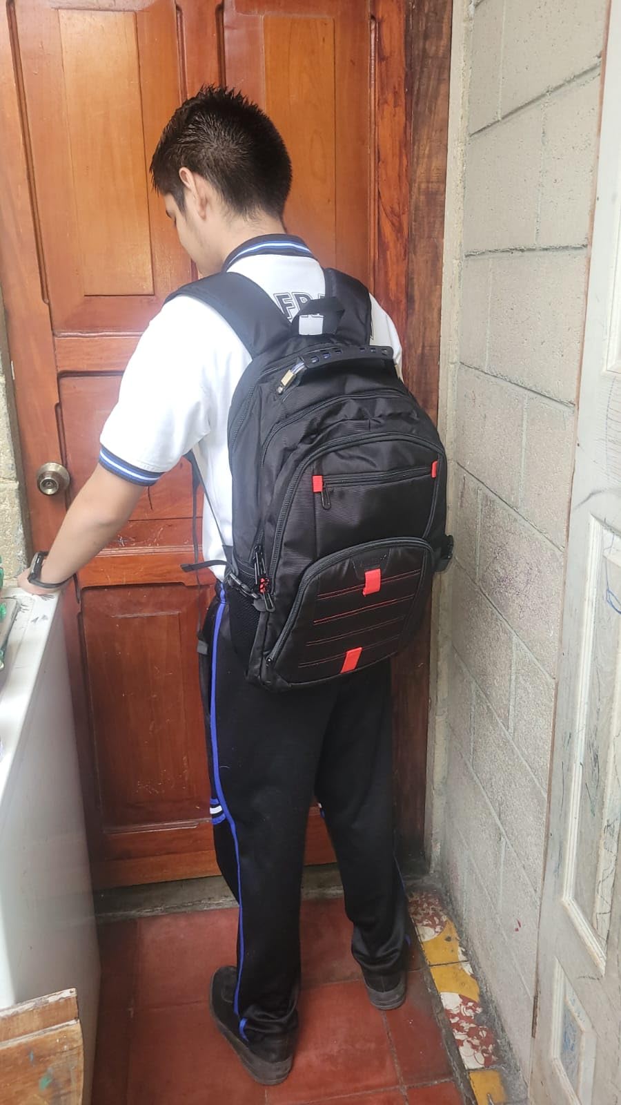 ANTERK Extra Large Travel Laptop Backpack 17.3 inch customer photo 1