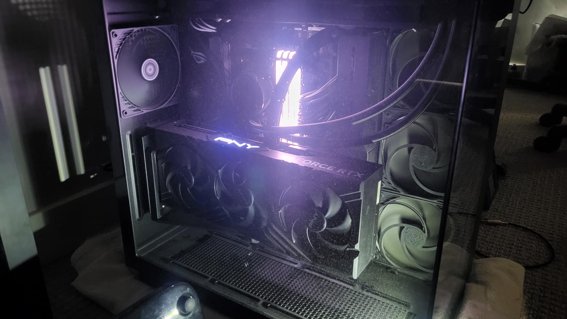 PNY GeForce RTX 4090, 24GB GDDR6X, Verto Triple Fan, Graphics Card, DLSS 3, 384-Bit, PCIe 4.0, HDMI/DisplayPort, NVIDIA, Desktop Computers, Gaming PCs, Workstations customer photo 1