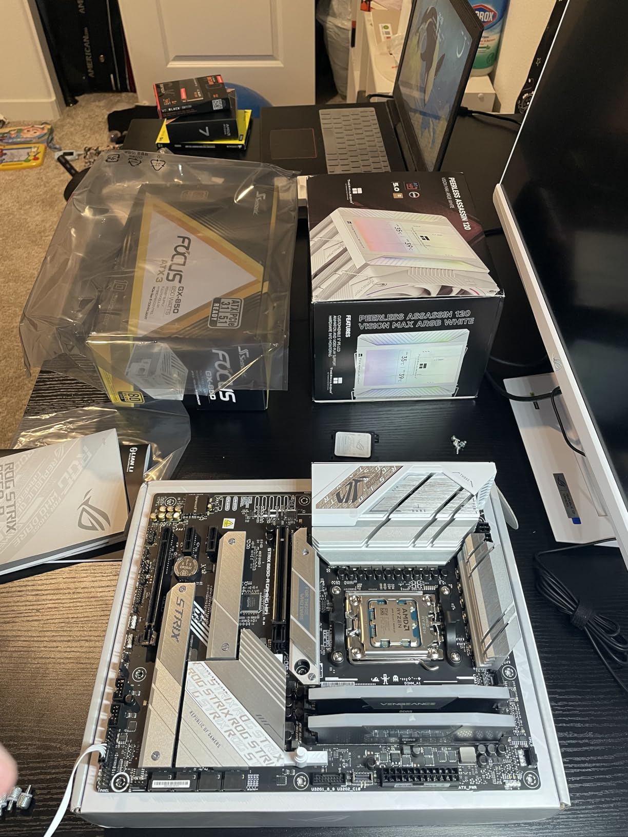 ASUS ROG Strix B650-A Gaming WiFi AMD B650 AM5 ATX motherboard, 12+2 Power Stages, DDR5, 3x M.2 Slot, PCIe 4.0, 2.5G LAN, WiFi 6E, USB 3.2 Gen 2x2 Type-C, Aura Sync customer photo 1