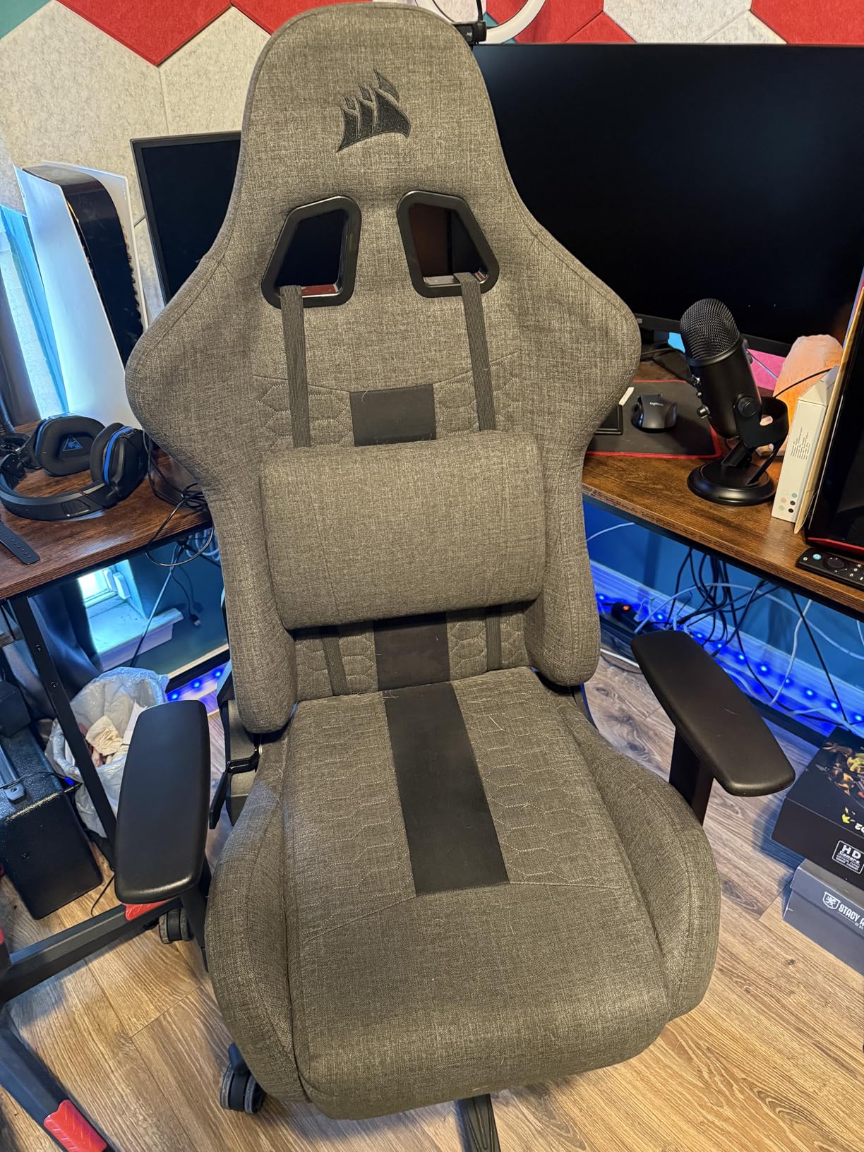 Corsair TC100 Relaxed Gaming Chair - Fabric - Racing-Inspired Design - Lumbar Pillow - Detachable Memory Foam Neck Pillow - Adjustable Seat Height - Adjustable Armrests - Gray and Black customer photo 2