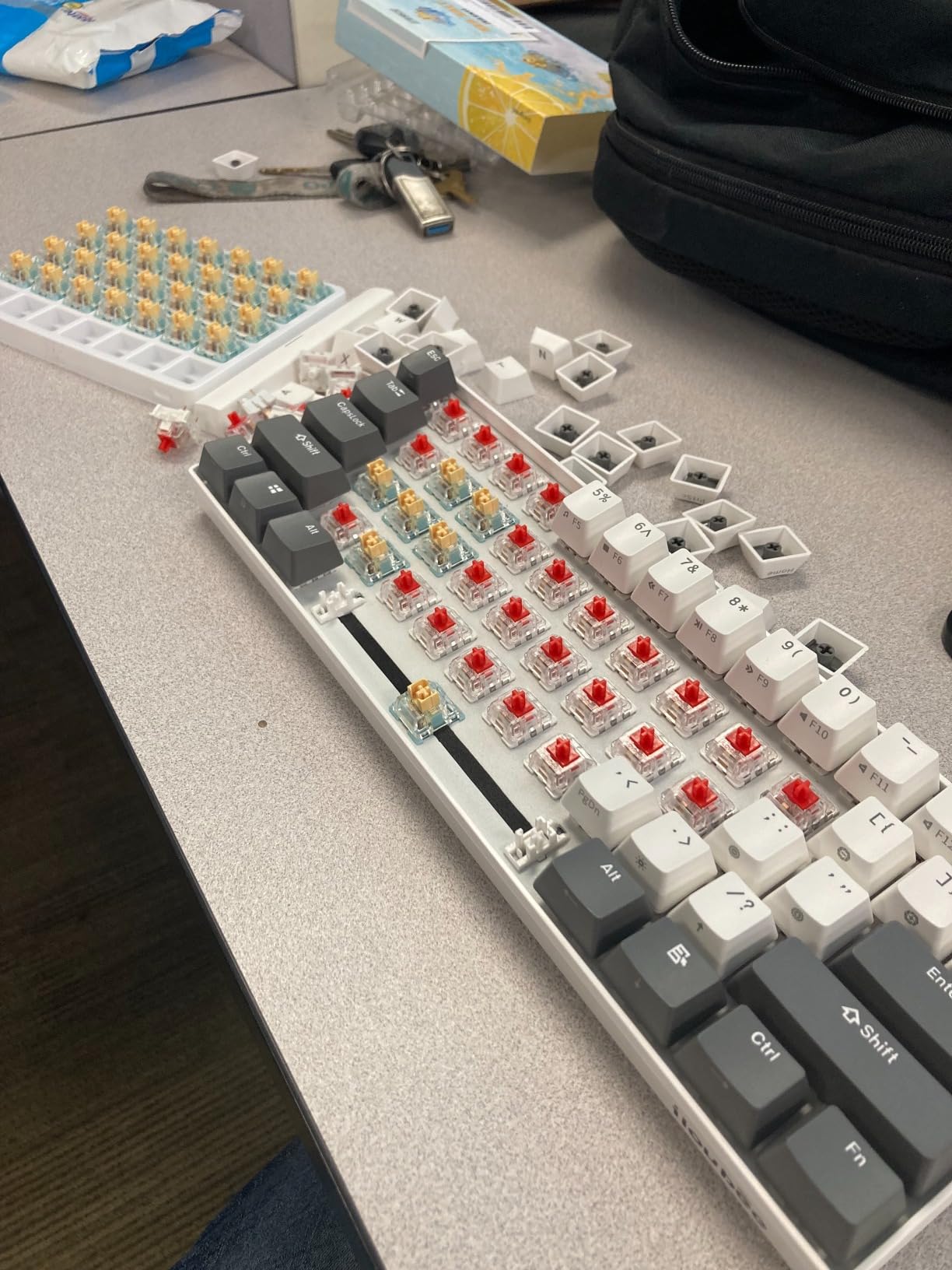 EPOMAKER Silent Mechanical Keyboard Switches Set - 35 Pieces Factory Pre-Lubed, 5-Pin Linear/Tactile Switches for Custom Mechanical Keyboards (Sea Salt Linear Silent) customer photo 2
