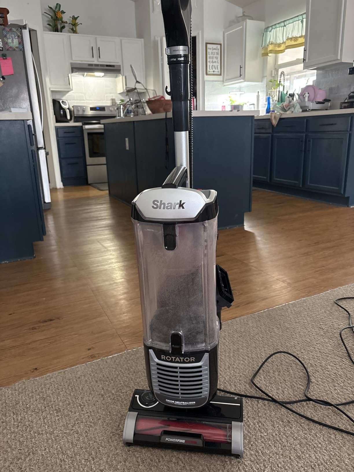 ZU102 Rotator Pet Upright Vacuum with PowerFins HairPro & Odor Neutralizer Technology, Charcoal, 2.9 L Dust Cup customer photo 1