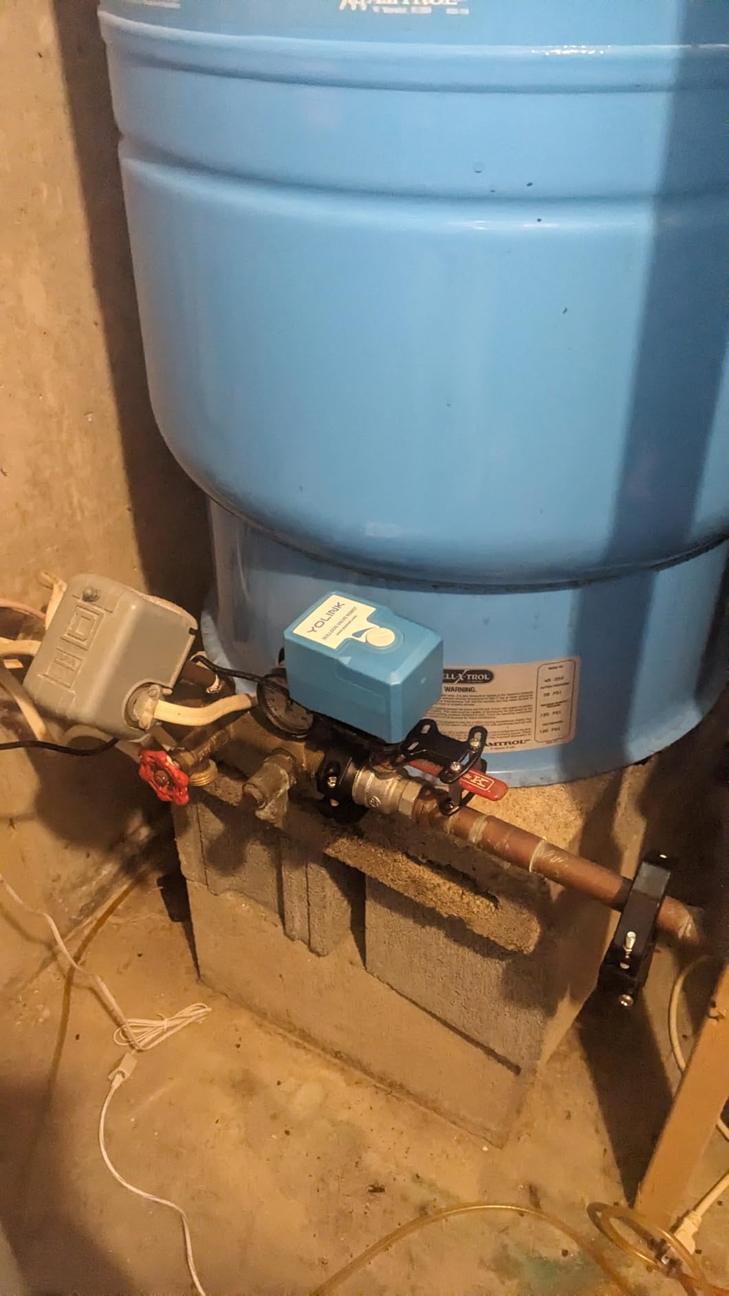 YoLink Smart Water Leak Protection System Kit: Bulldog Valve Robot, Smart Valve Controller 2, 3 Water Leak Sensors, Hub customer photo 2