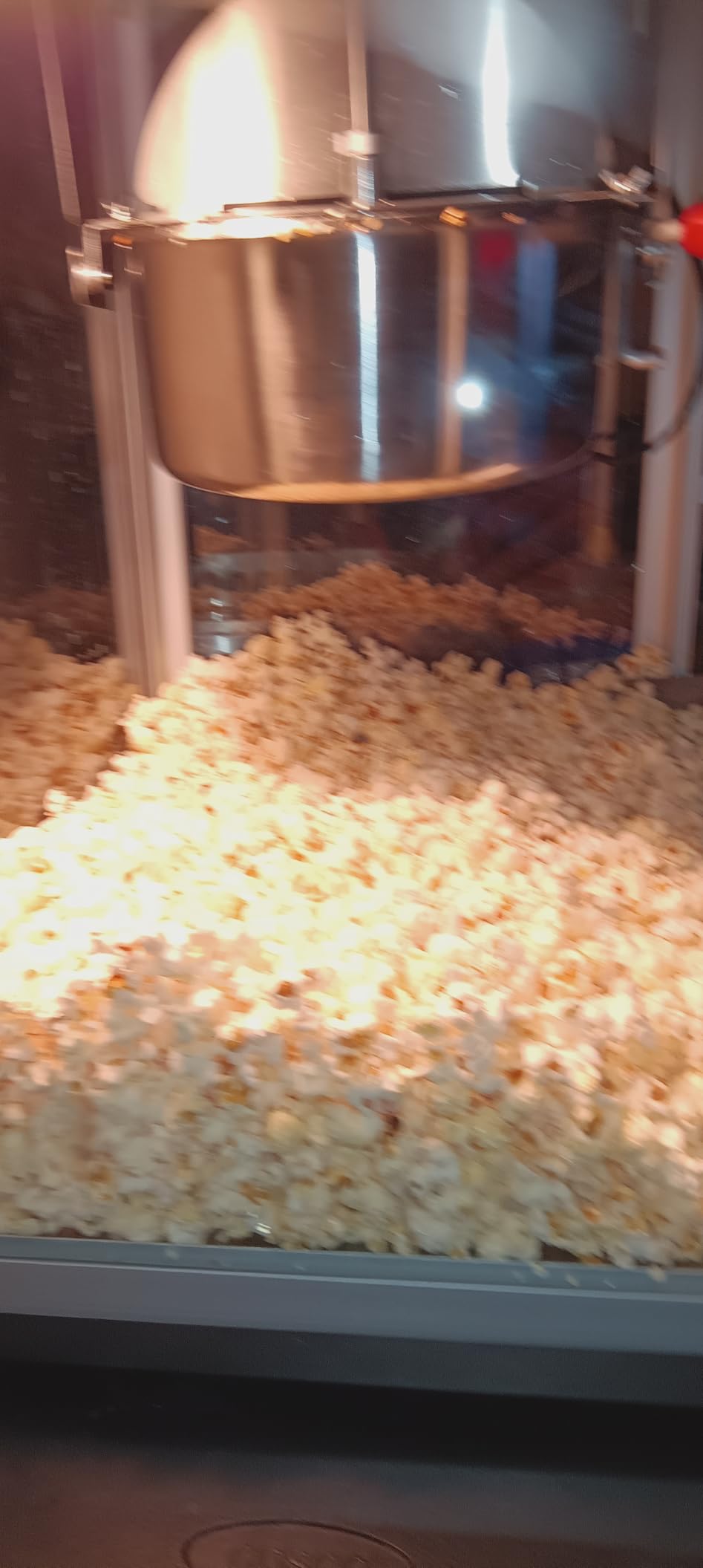 VEVOR Commercial Popcorn Machine, 12 Oz Kettle, 1440W Countertop Popcorn Maker for 80 Cups per Batch, Theater Style Popper customer photo 1