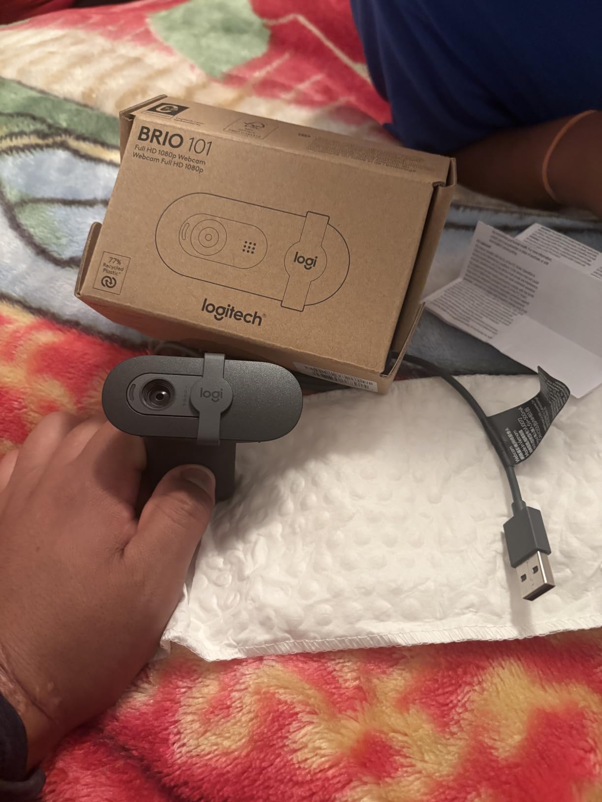 Logitech Brio 101 Full HD 1080p Webcam for Streaming and Meetings - Black customer photo 2