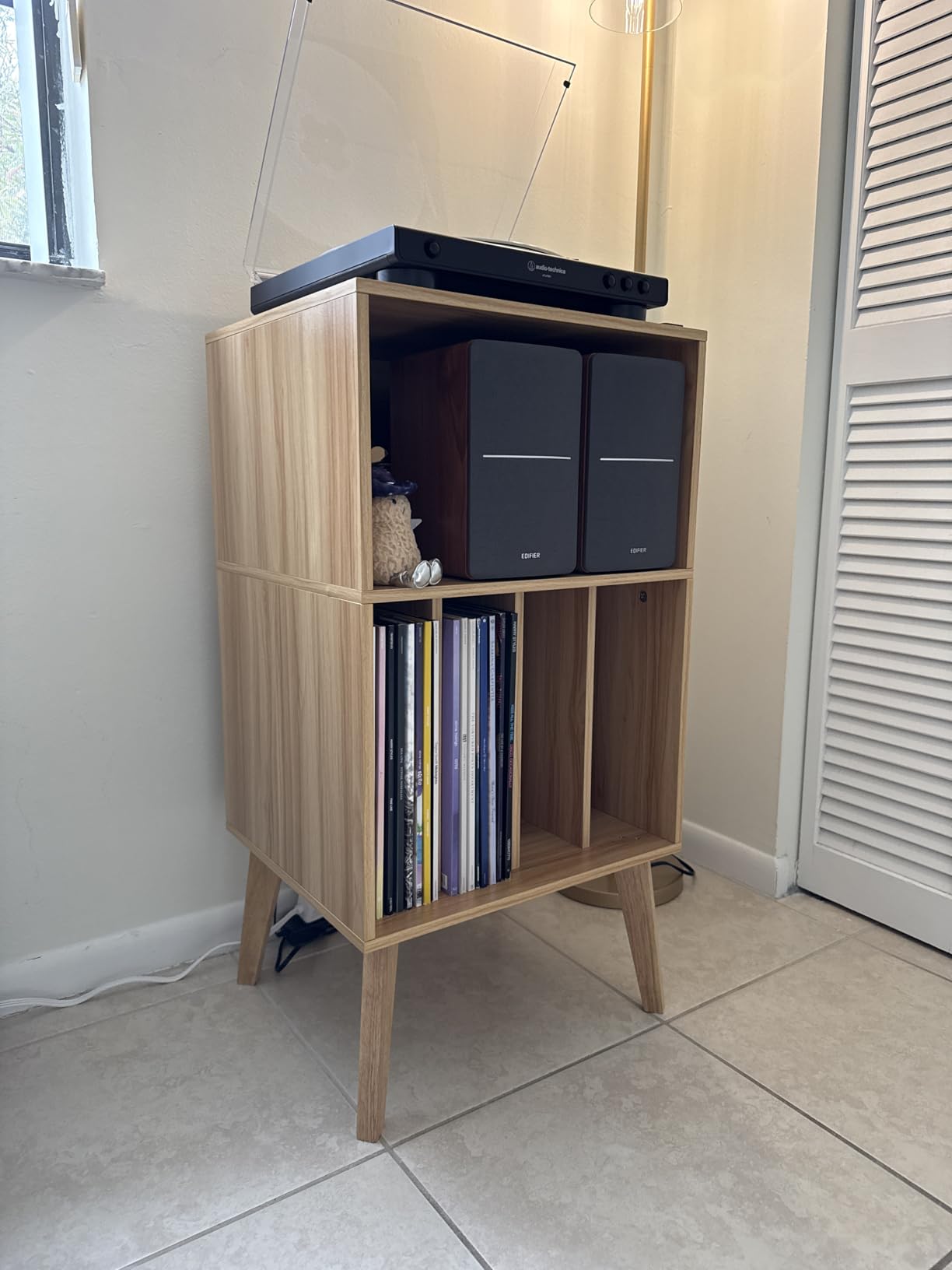 Lerliuo Record Player Stand, Walnut Turntable Stand Holds up to 160 Albums, Mid-Century Vinyl Storage Cabinet Table with Solid Wood Legs, Record Player Holder Display Shelf customer photo 2
