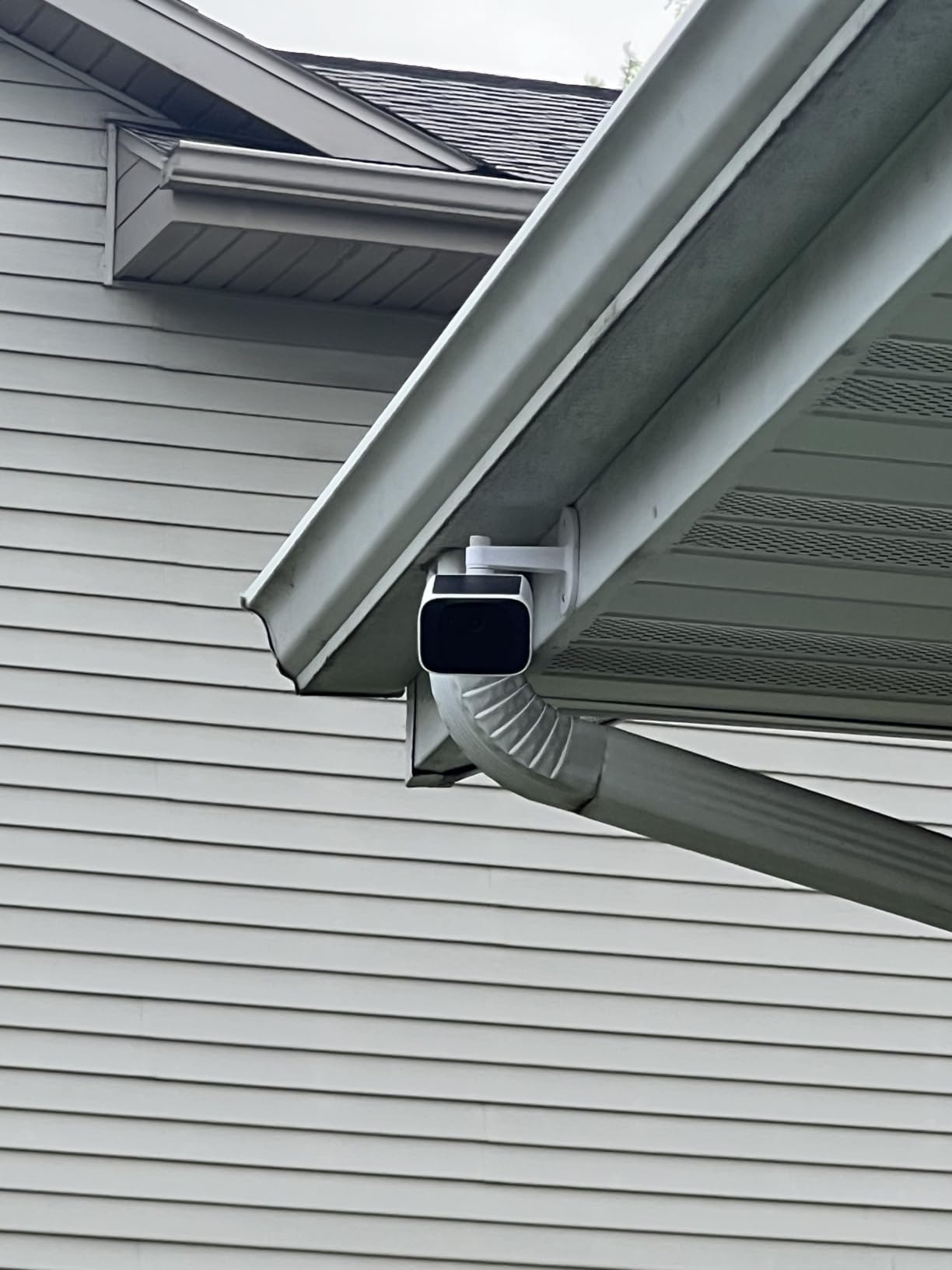 eufy Security SoloCam S220, Solar Security Camera, Wireless Security Camera Outdoor, 2K Resolution, Continuous Power, Built-in 8GB, No Subscription, HomeBase 3 Compatible, for Outdoor Surveillance customer photo 1