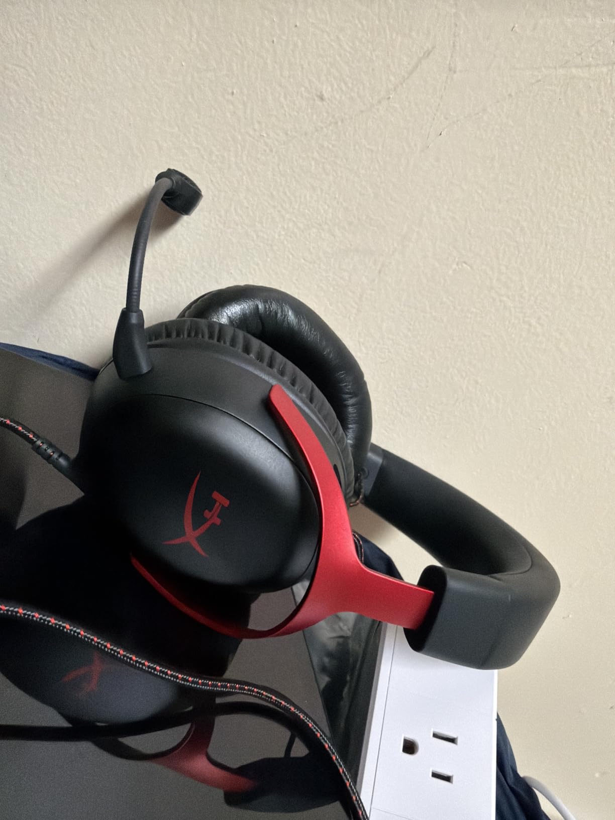 HyperX Cloud III - Wired Gaming Headset, PC, PS5, Xbox Series X|S, Angled 53mm Drivers, Spatial Audio, Memory Foam, Durable Frame, Ultra-Clear 10mm Mic, USB-C, USB-A, 3.5mm - Black/Red customer photo 1