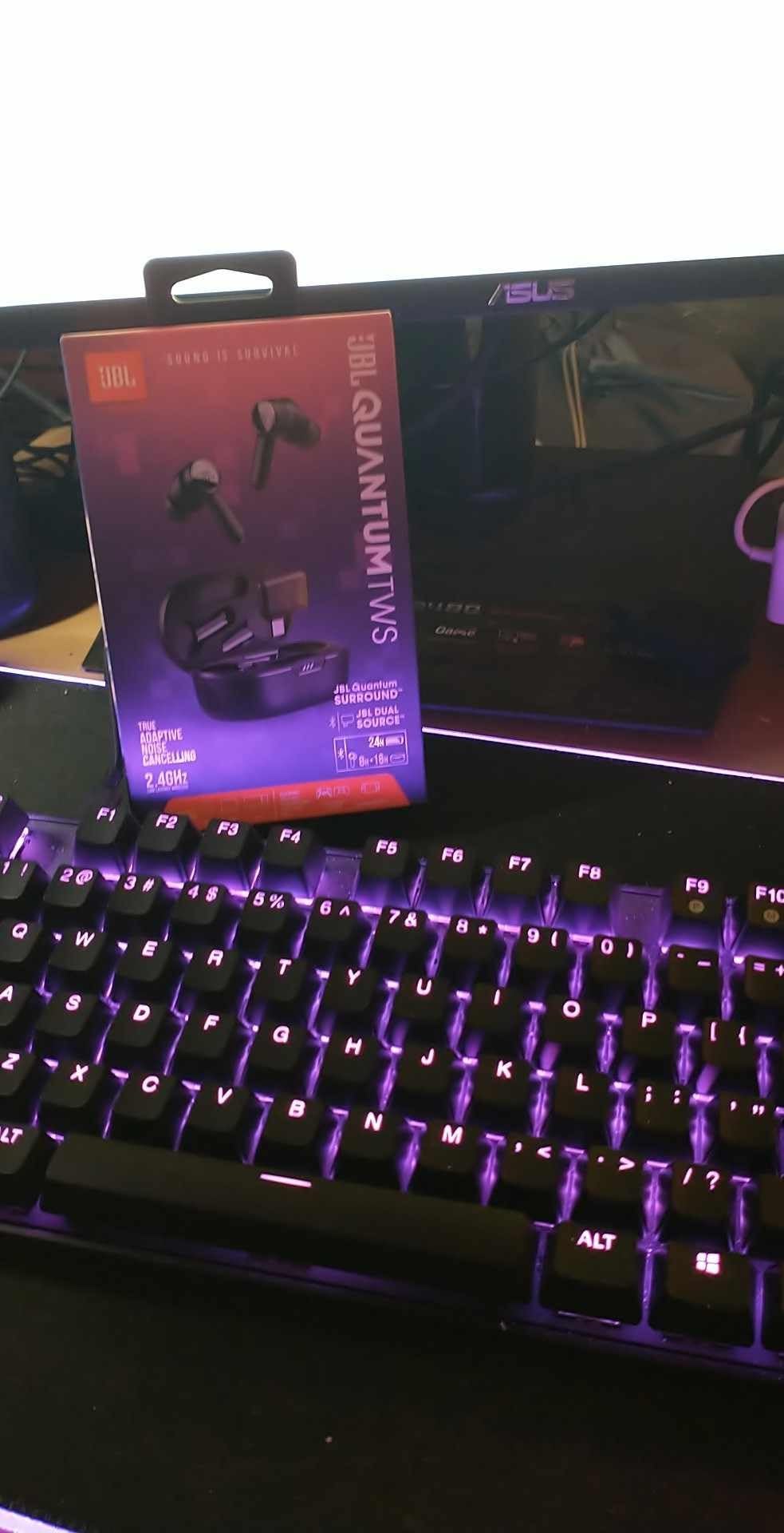 JBL Quantum TWS AIR - True Wireless Gaming Earbuds with Smart Ambient Technology, Low Latency 2.4GHz USB-C dongle or Bluetooth, 4 beamforming Microphones customer photo 1