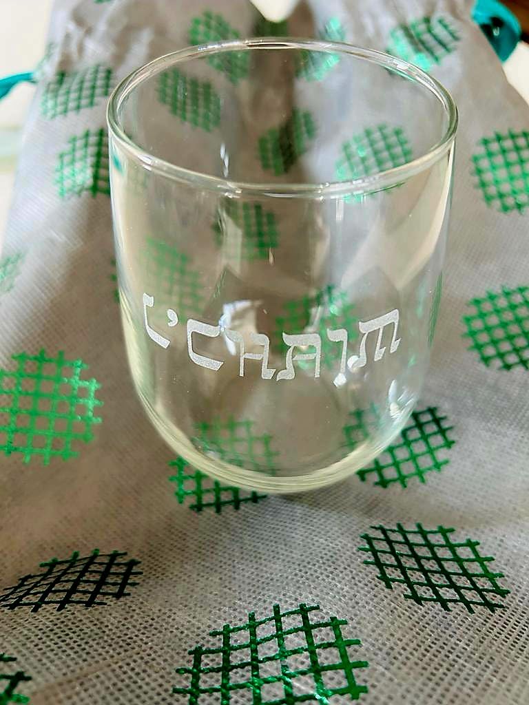 Bevvee L'Chaim - Hebrew Cheers Stemless Wine Glass - Fun Jewish Gifts or Party Decor for Women & Men - Large 17 Oz Glasses customer photo 1