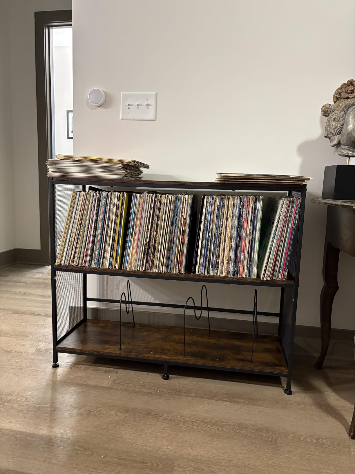 Sonyabecca Large Vintage Record Player Table with 4 Adjustable Dividers, Vinyl Record Storage Cabinet for Up to 350 Albums, Medieval Turntable Stand for Living Room, Bedroom customer photo 2