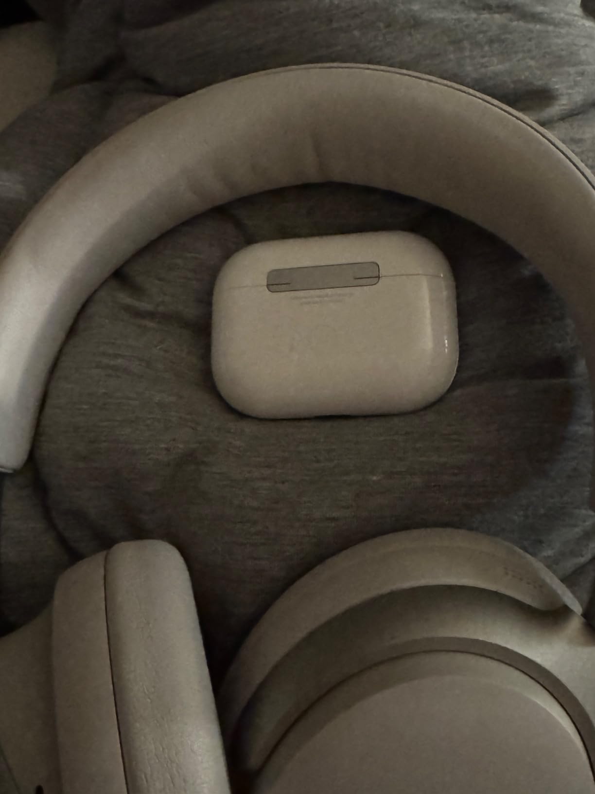 Bose QuietComfort Ultra Bluetooth Headphones, Wireless Headphones with Spatial Audio, Over Ear Noise Cancelling with Mic, Up to 24 Hours of Playtime, White Smoke customer photo 2
