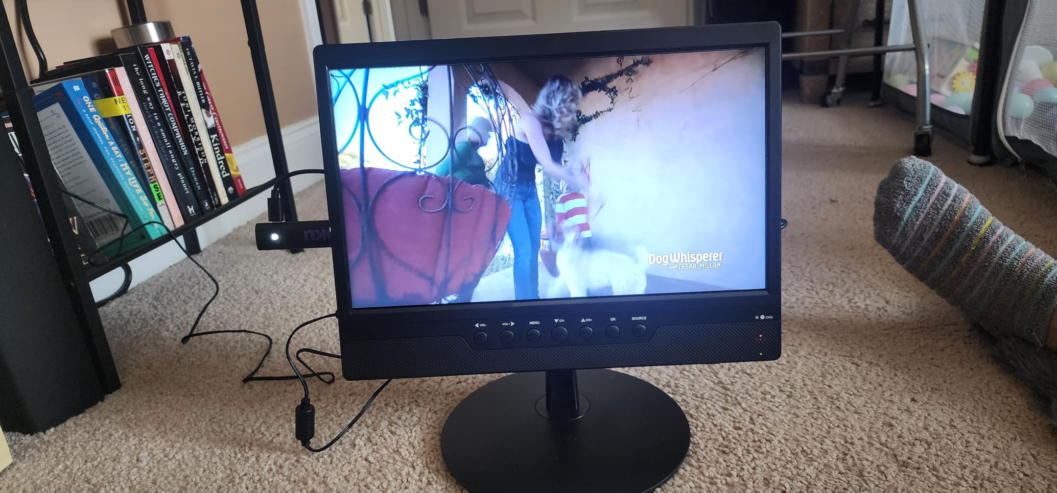 othoig 14inch Small Portable TV with Rechargeable Battery-Digital ATSC Tuner-Antenna-and USB/HDMI/AV Slot in,Car-12 Volt/AC- for Kitchens,RVs and Camping customer photo 1