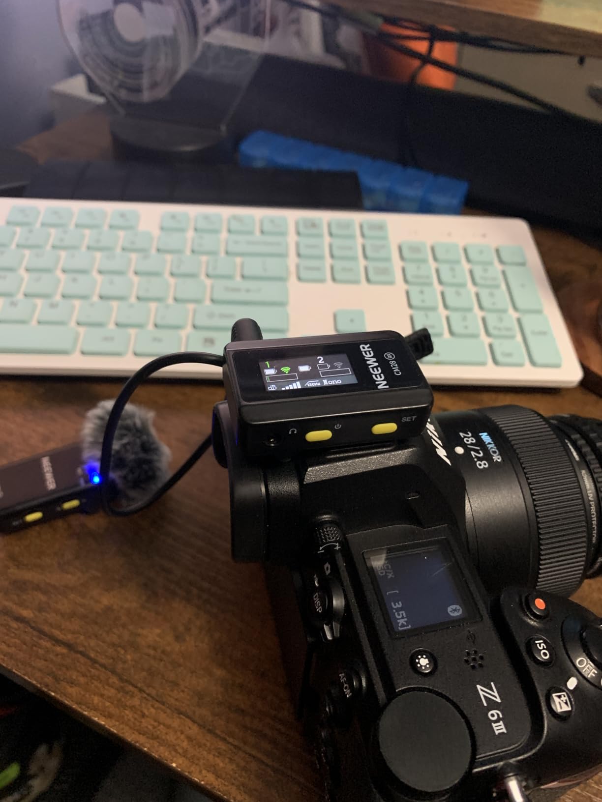 NEEWER CM28 Wireless Lavalier Microphone, Smart Noise Cancelling Lav Mic, 48KHz/16Bit 9hrs Uncompressed Recording, 200m Range, 4GB Storage for iPhone, Android, Camera, 1 RX + 2 TX + Charging Case customer photo 2