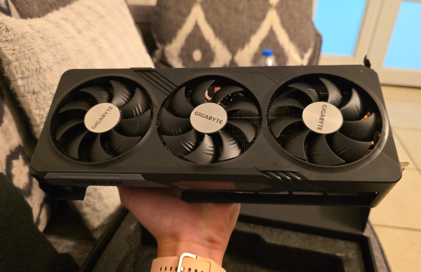 Gigabyte Radeon RX 7800 XT Gaming OC 16G Graphics Card, 3X WINDFORCE Fans 16GB 256-bit GDDR6, GV-R78XTGAMING OC-16GD Video Card customer photo 2