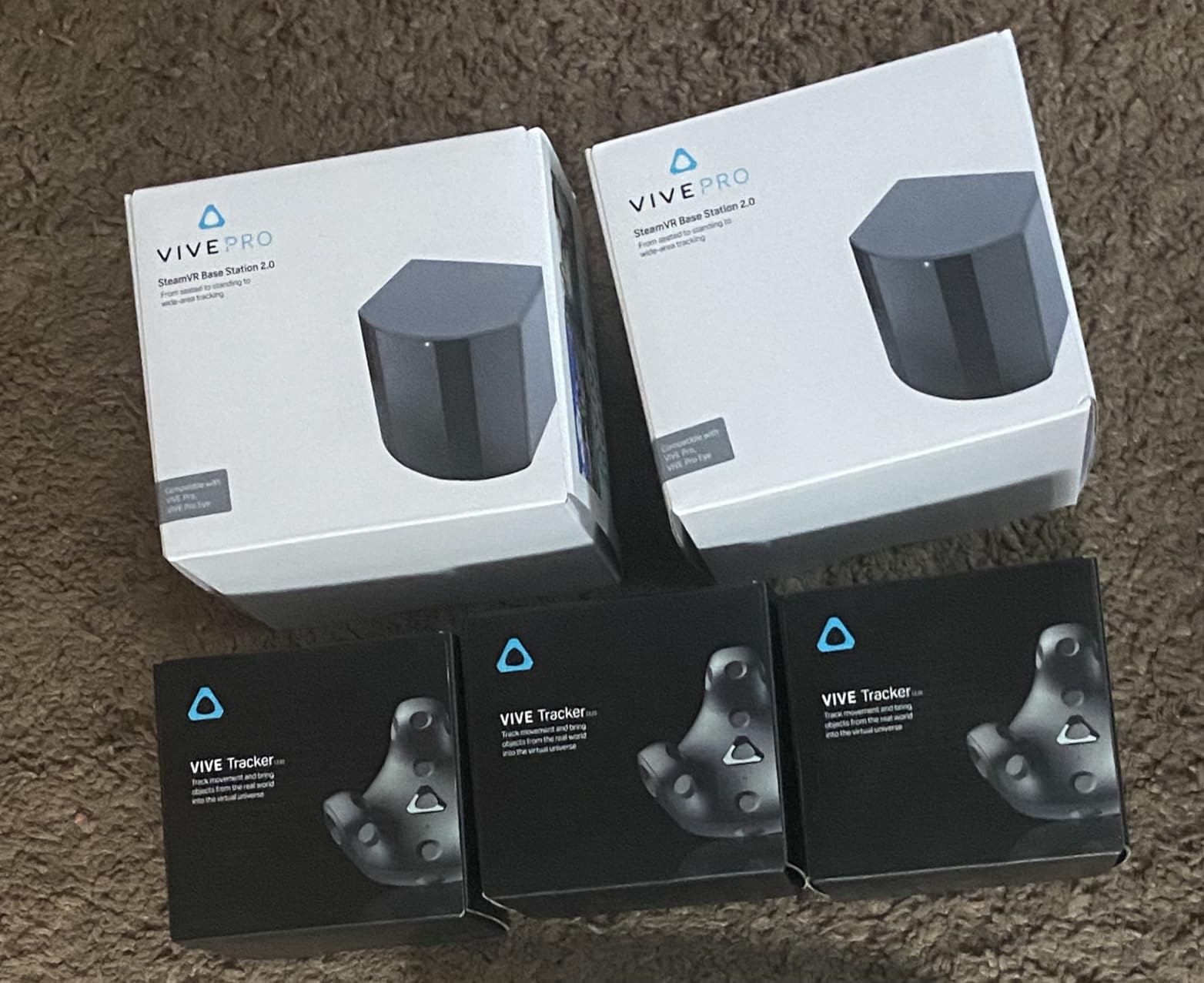 HTC Vive Tracking Bundle - 3 count Tracker (3.0) + 2 count SteamVR Base Station 2.0 customer photo 1