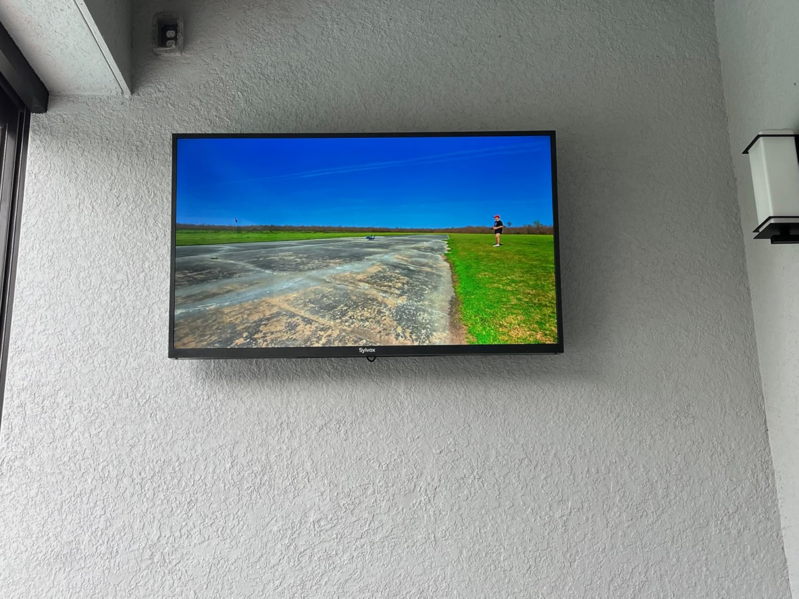 SYLVOX Smart Outdoor TV, 65 inch Outdoor Television Upgraded Google TV, 4K Weatherproof Outside TV, IP56 Waterproof, Google Assistant, Chromecast, 1000 nit Brightness for Partial Sun (Deck Pro 3.0) customer photo 1