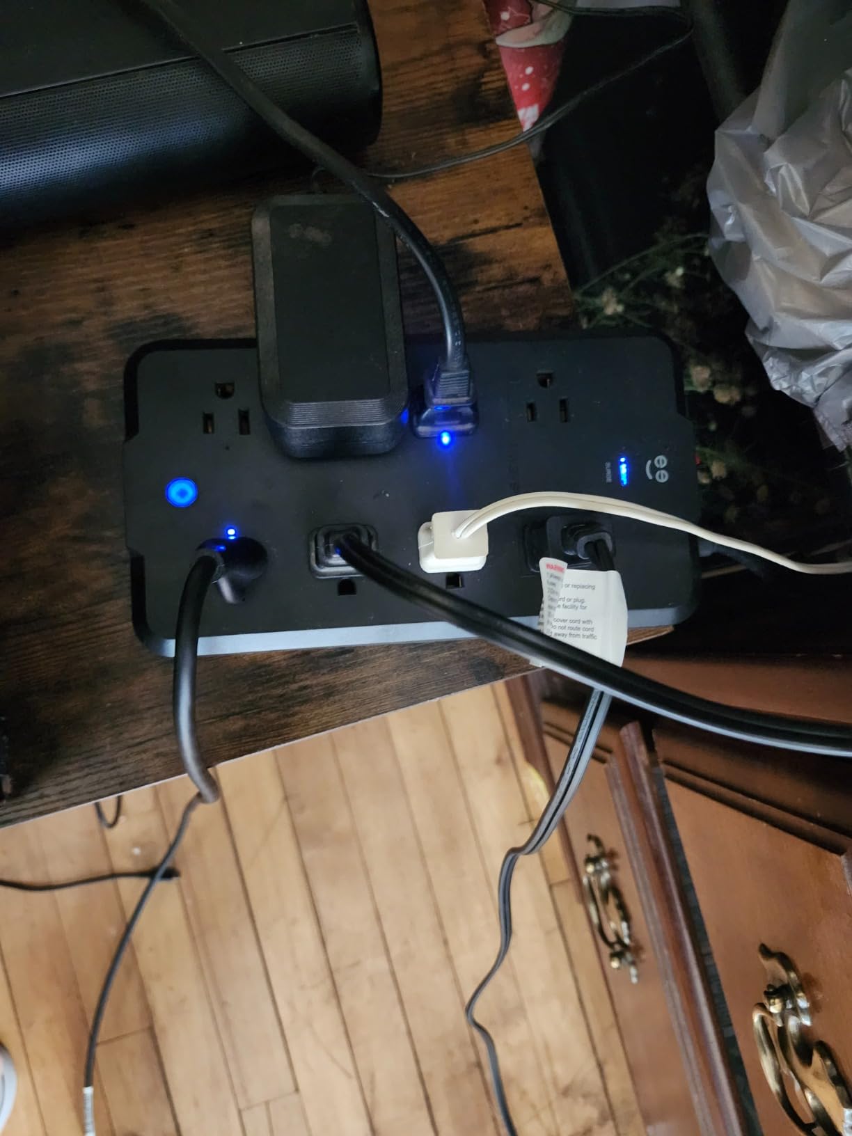 Geeni Surge Ultra Smart 8-Outlet Surge Protector, No Hub, 6 ft. Cord, Black customer photo 2